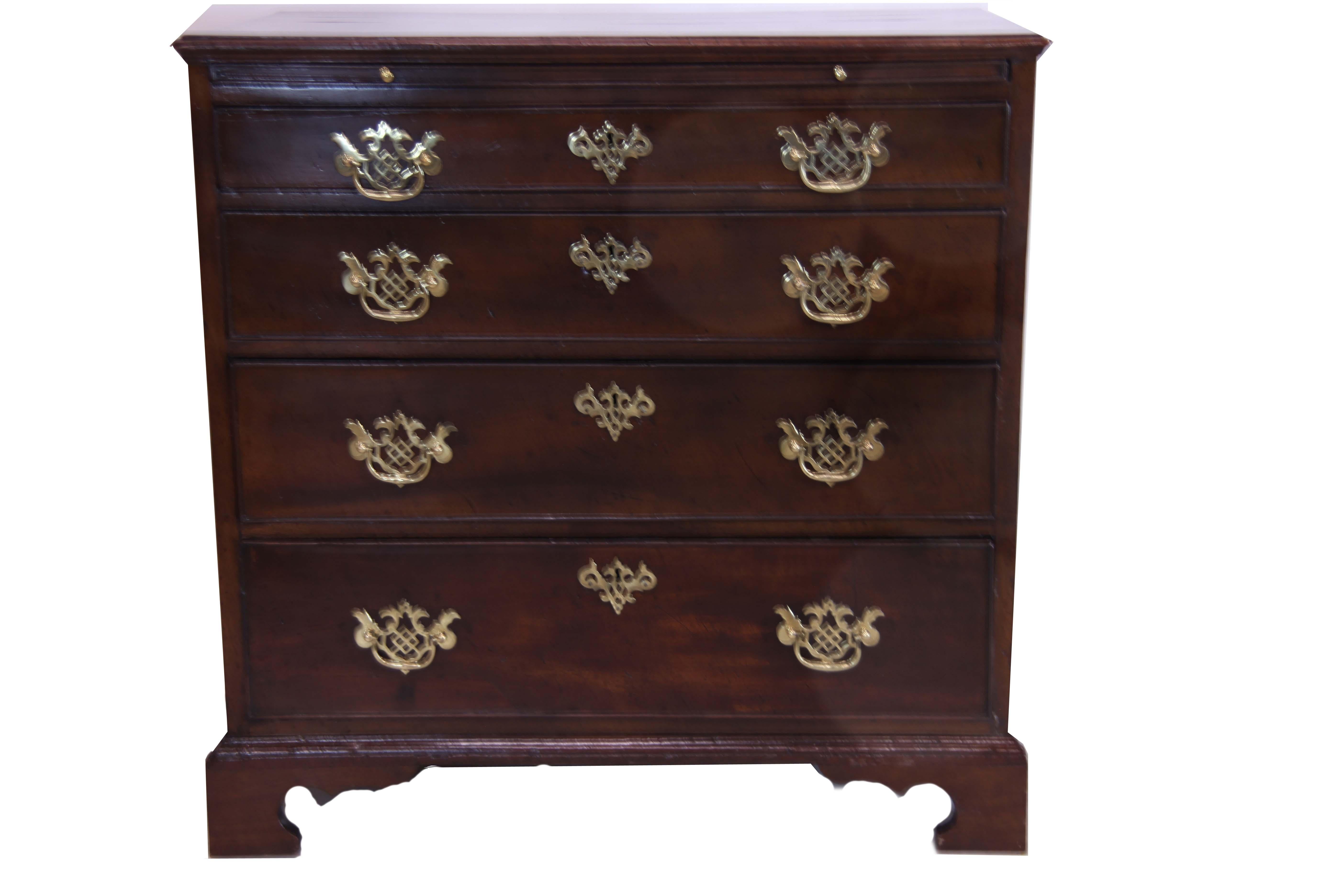 18th Century English Chippendale Bachelor's Chest For Sale 1