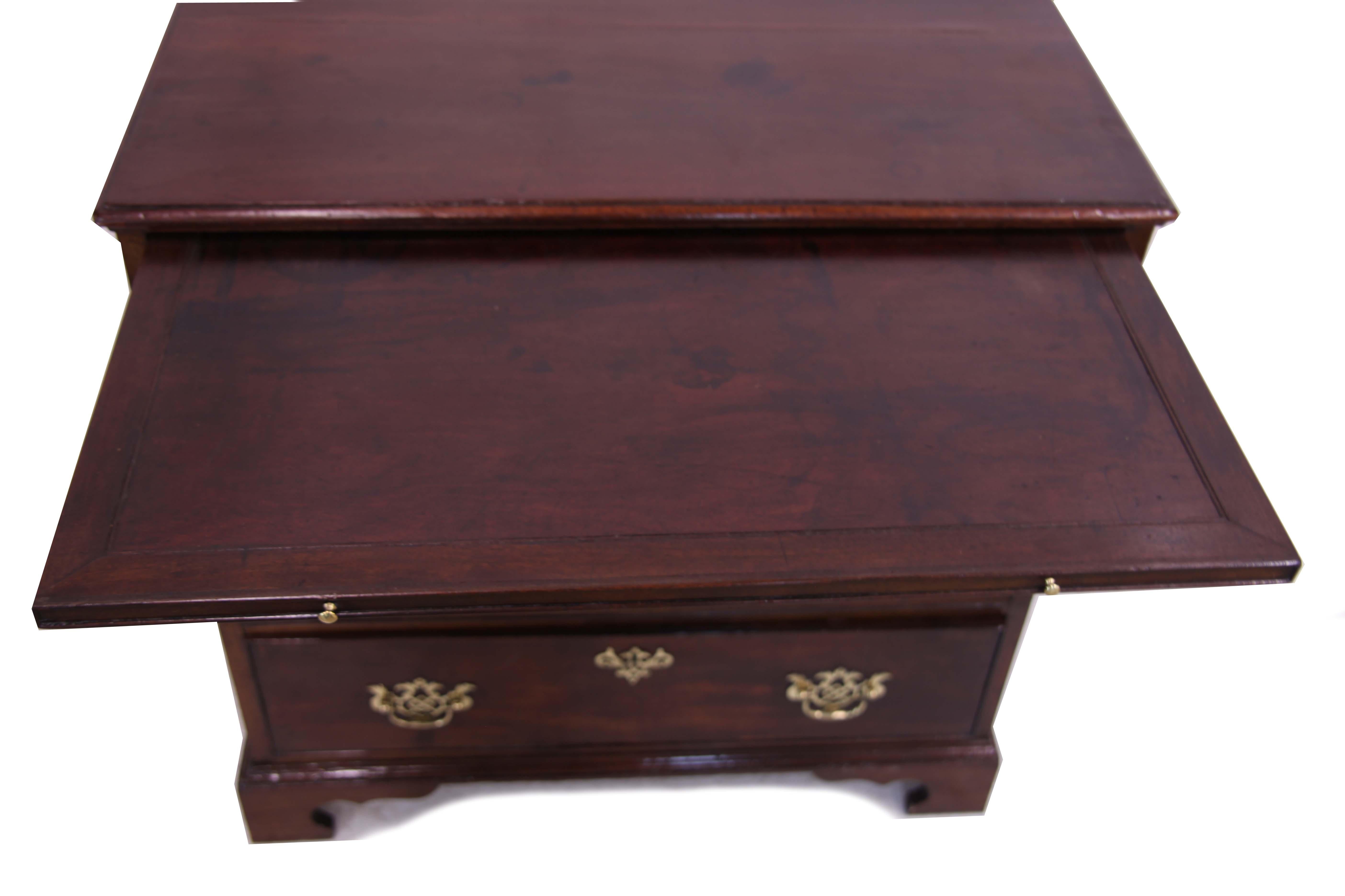 18th Century English Chippendale Bachelor's Chest For Sale 3