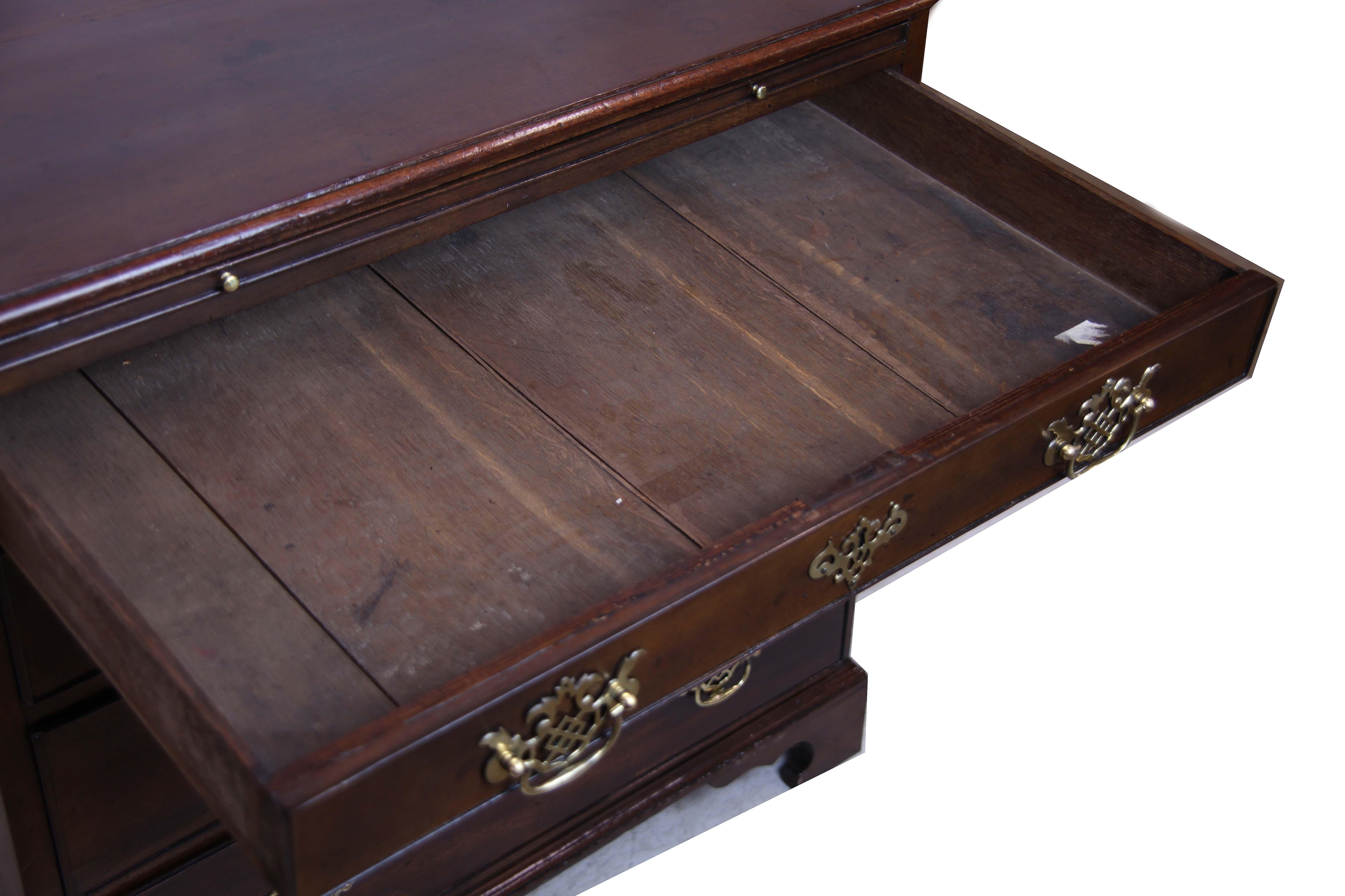 18th Century English Chippendale Bachelor's Chest For Sale 4