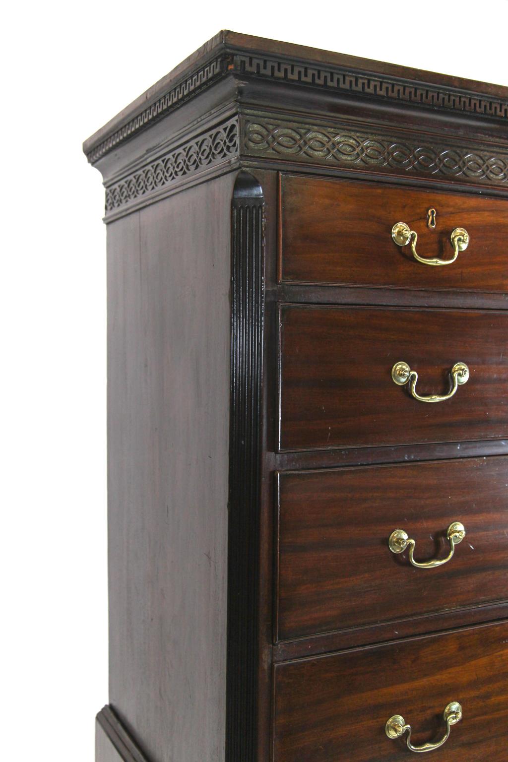 18th Century English Chippendale Mahogany Chest On Chest In Good Condition For Sale In Wilson, NC