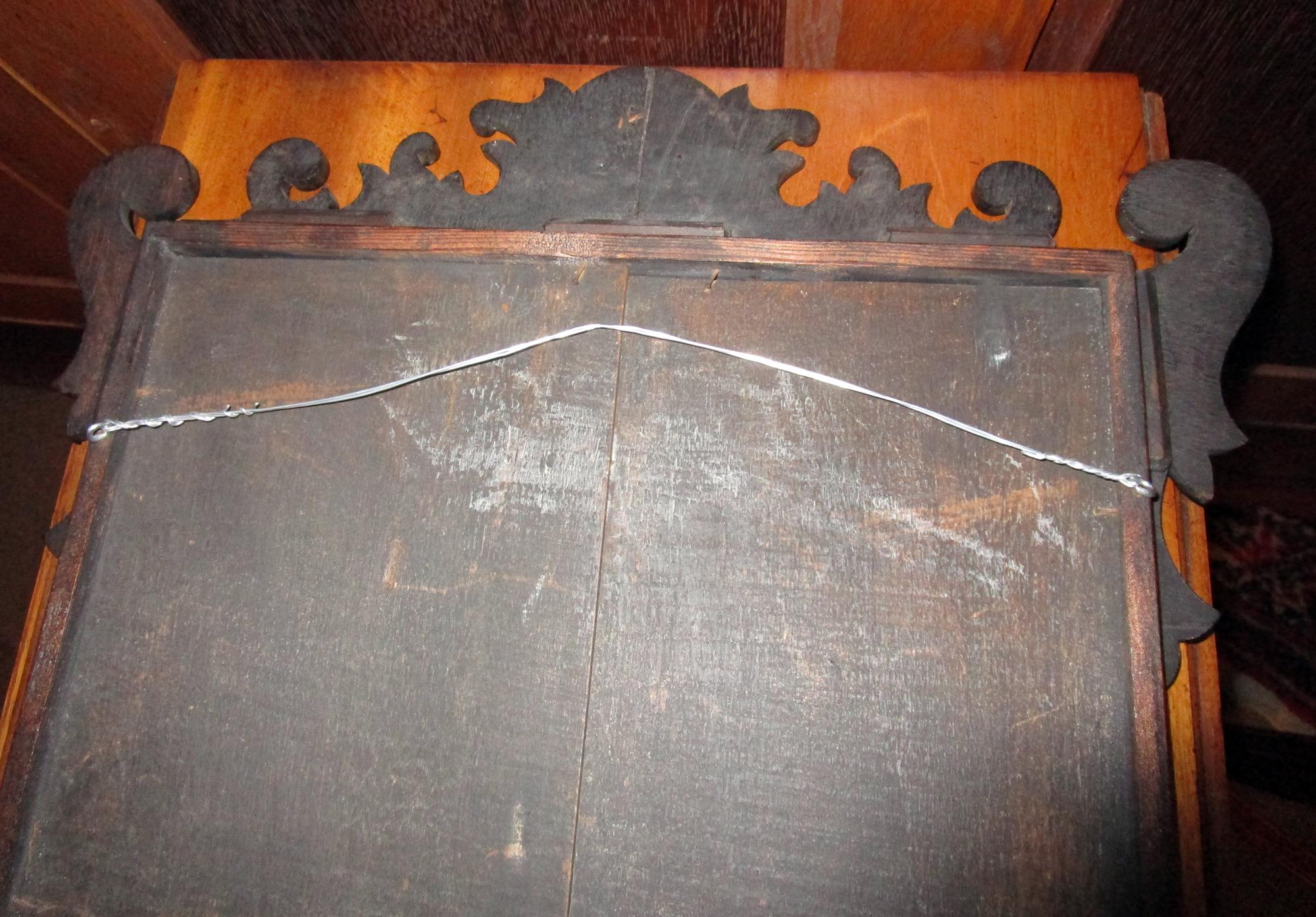 18th century English Chippendale Mahogany Mirror with Inlay Medallion For Sale 5