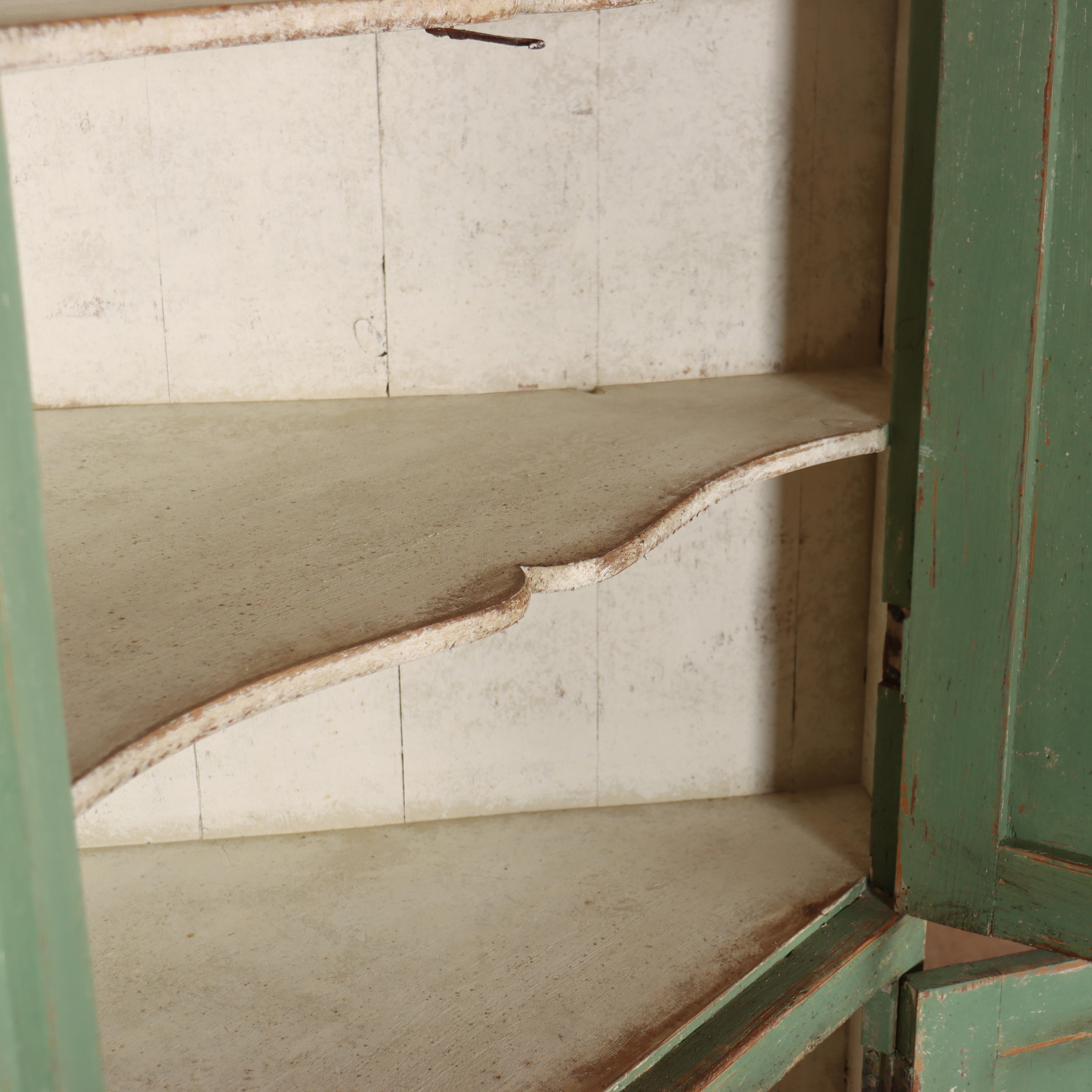 Englischer Eckschrank aus dem 18. im Angebot 1