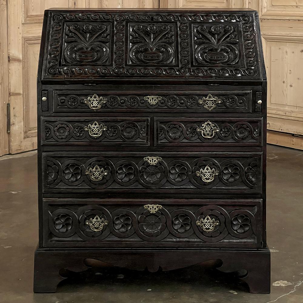 18th Century English Country Secretary in Hand-Carved Oak In Good Condition For Sale In Dallas, TX