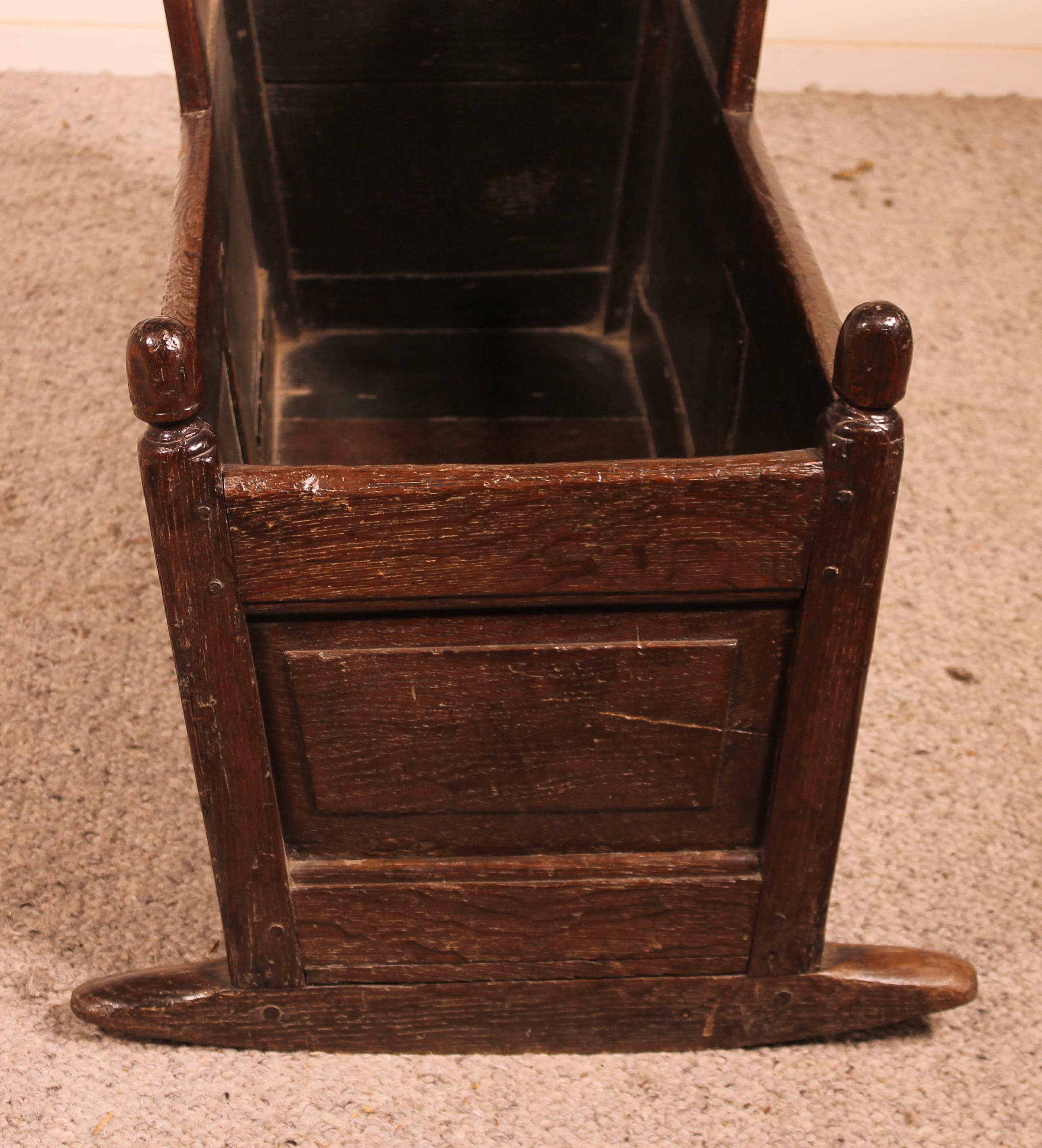 18th Century English Cradle in Oak In Good Condition For Sale In Brussels, Brussels