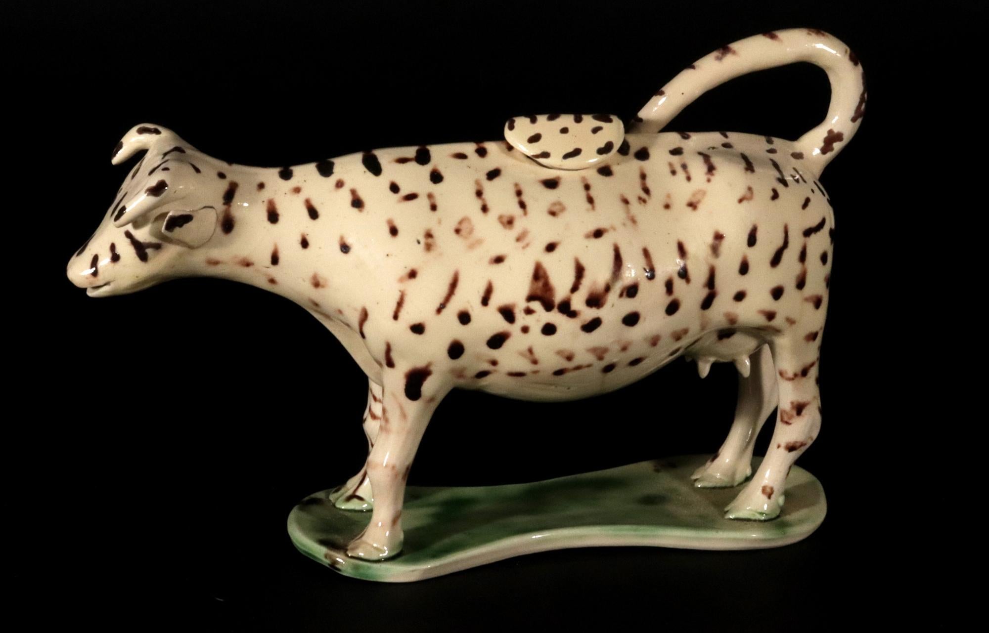 Englische Kuhcreme aus dem 18. Jahrhundert mit Deckel im Angebot 4