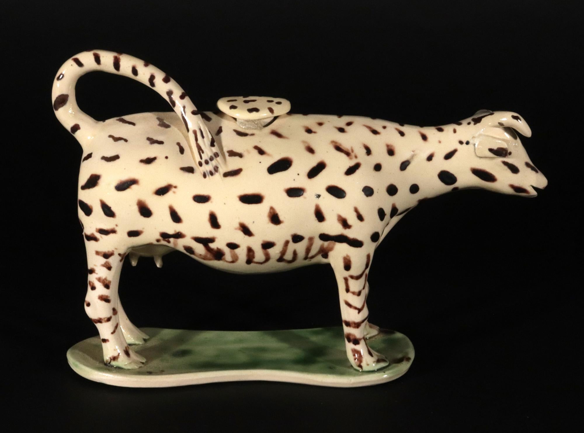 Englische Kuhcreme aus dem 18. Jahrhundert mit Deckel im Zustand „Gut“ im Angebot in Downingtown, PA