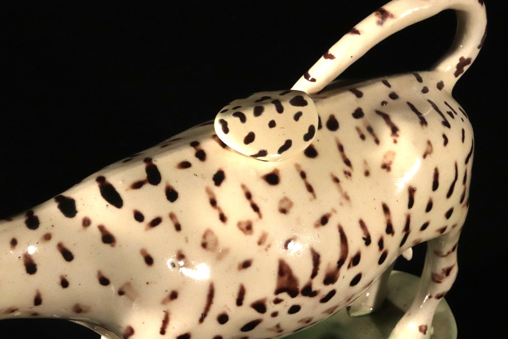 Englische Kuhcreme aus dem 18. Jahrhundert mit Deckel im Angebot 2