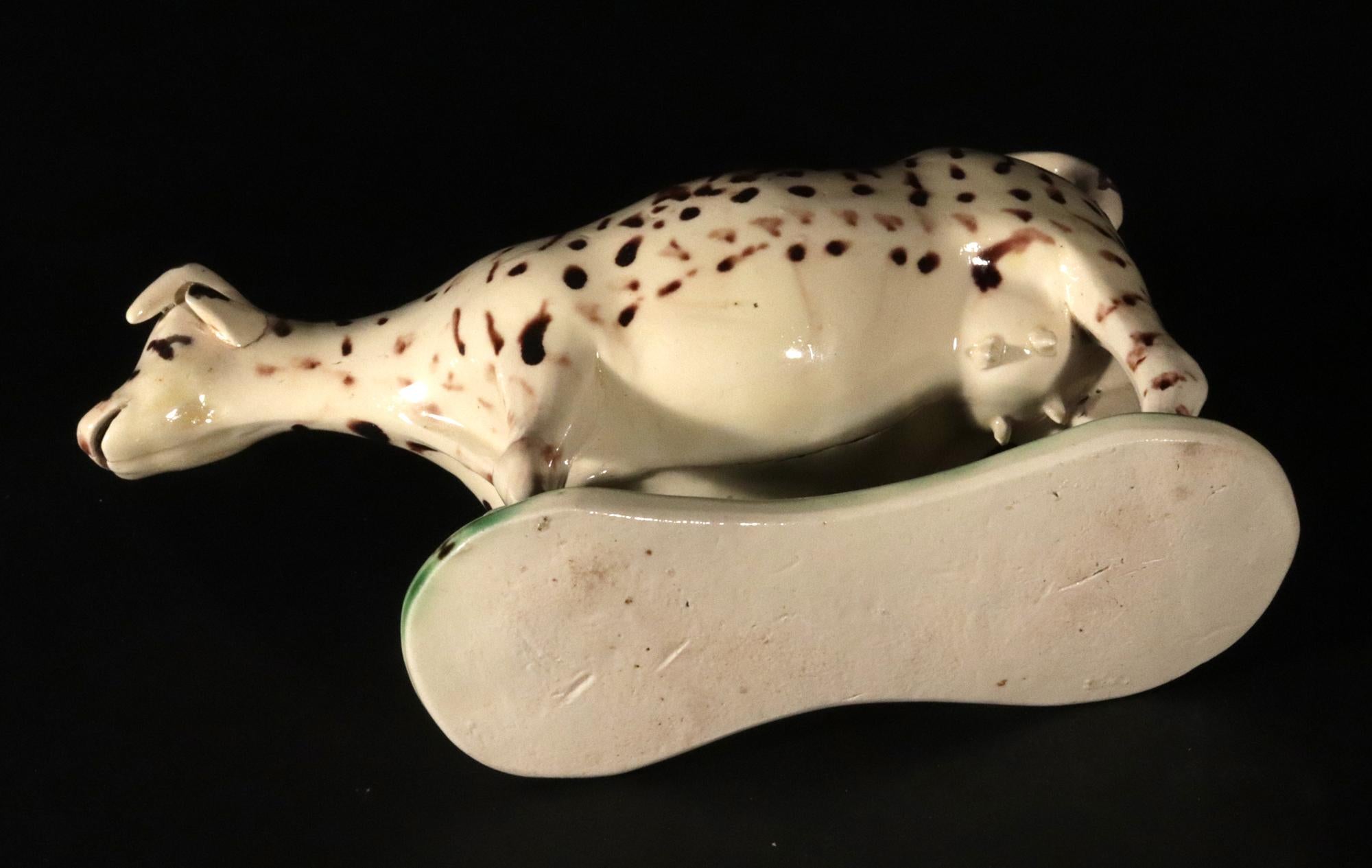 Englische Kuhcreme aus dem 18. Jahrhundert mit Deckel im Angebot 3