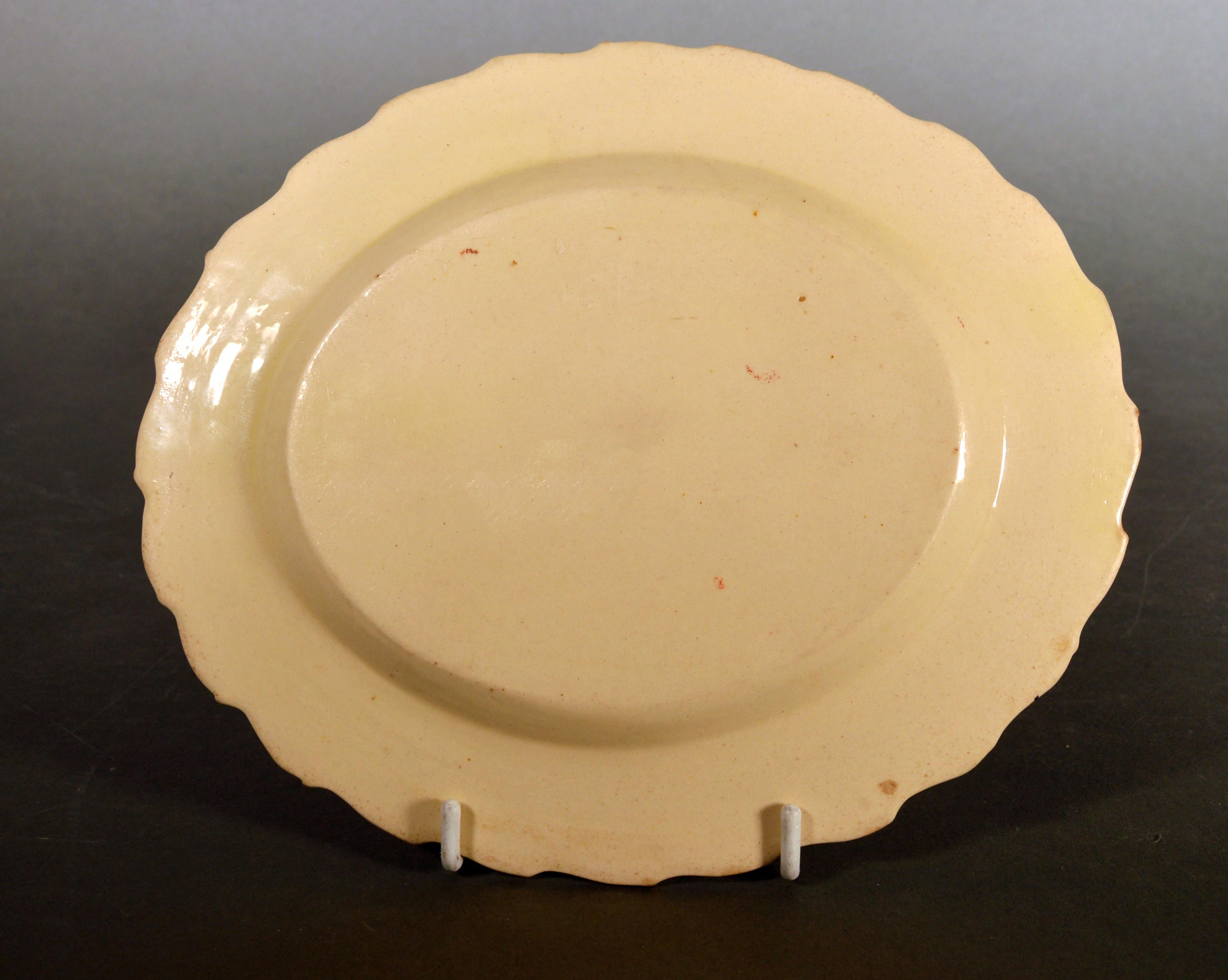 18th Century English Feather Edge Creamware Dish with Game Bird Decoration In Good Condition In Downingtown, PA