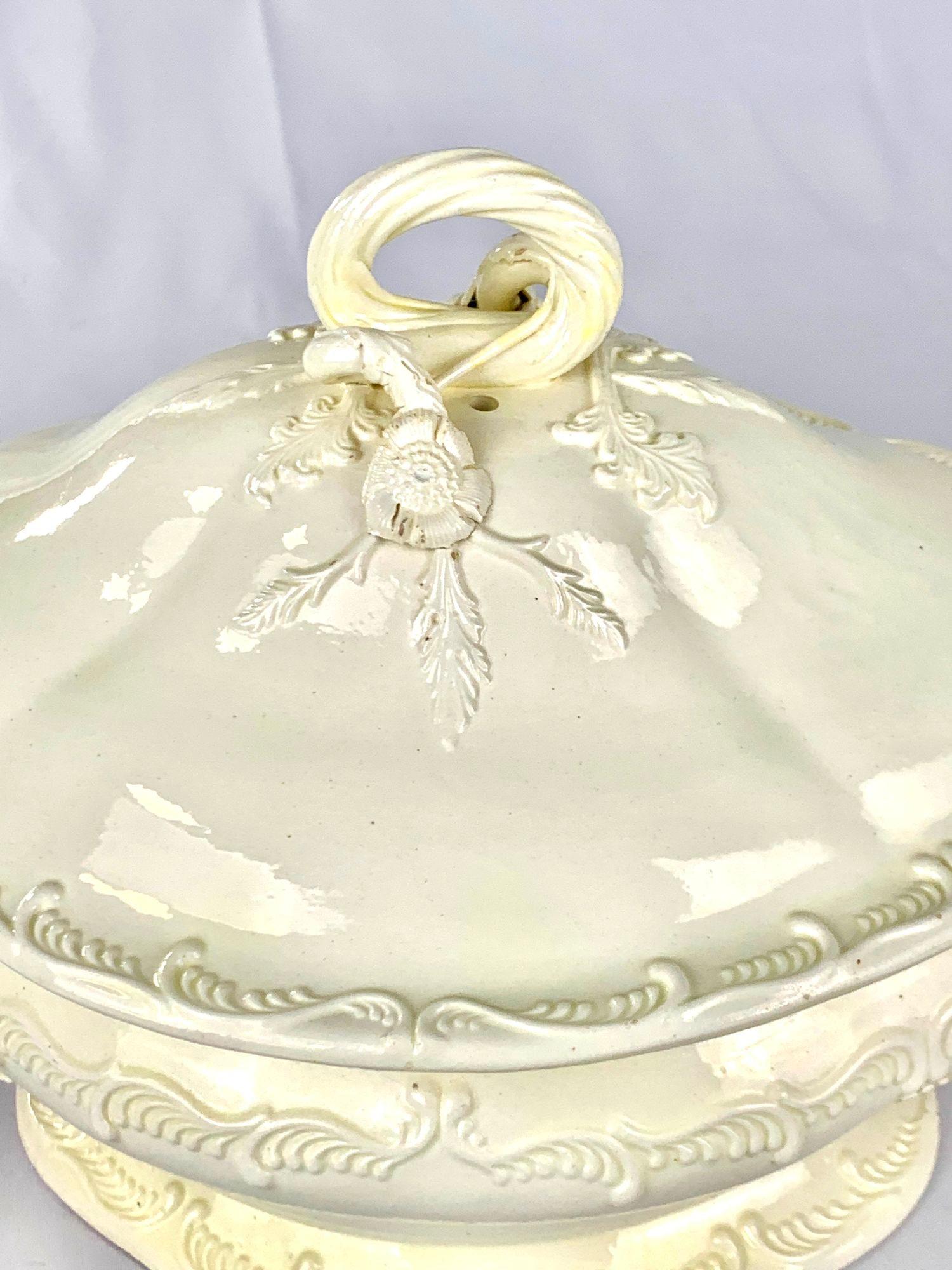 Sopera inglesa del siglo XVIII de Leeds Pottery Circa 1785 en venta 1