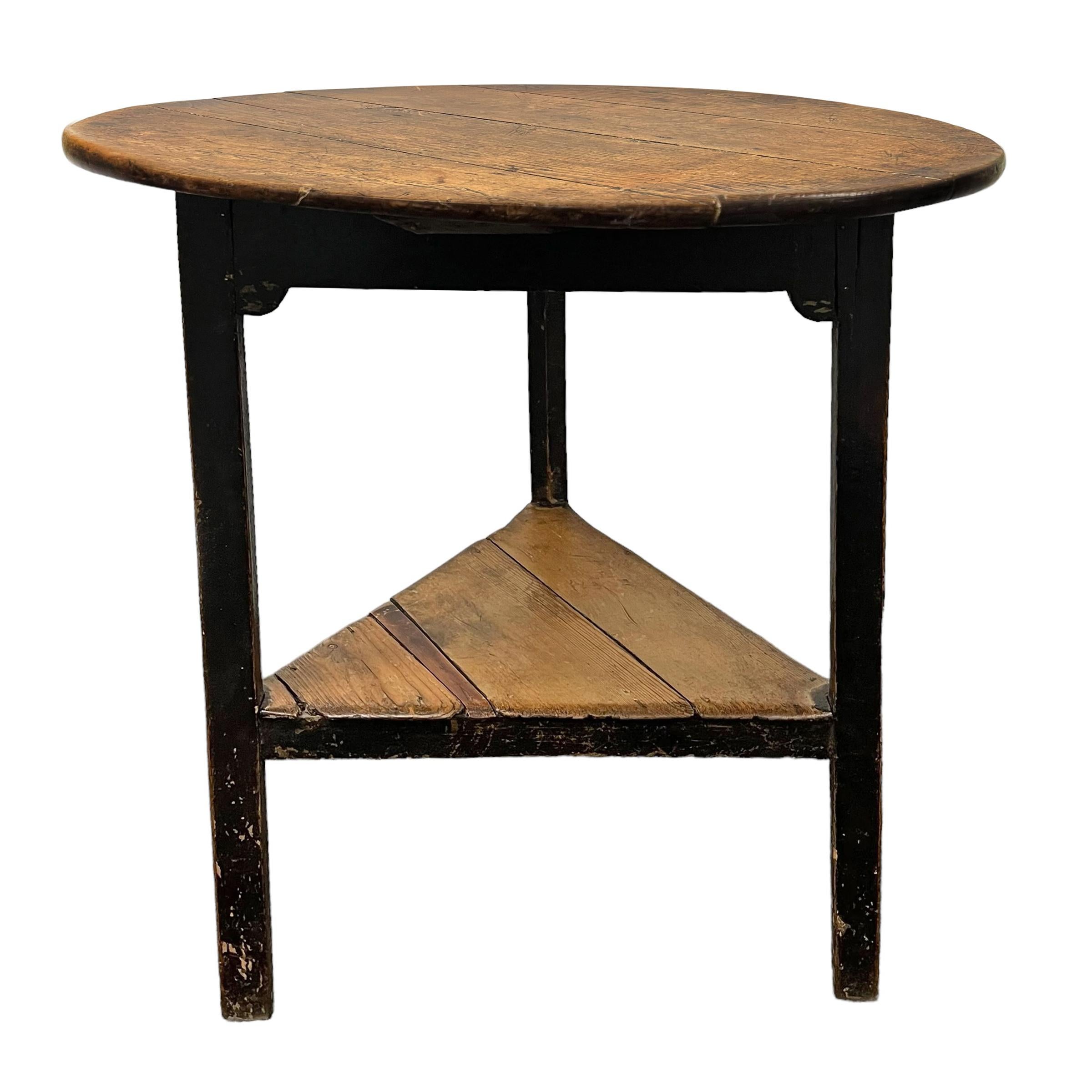 18th Century English Cricket Table In Good Condition In Chicago, IL