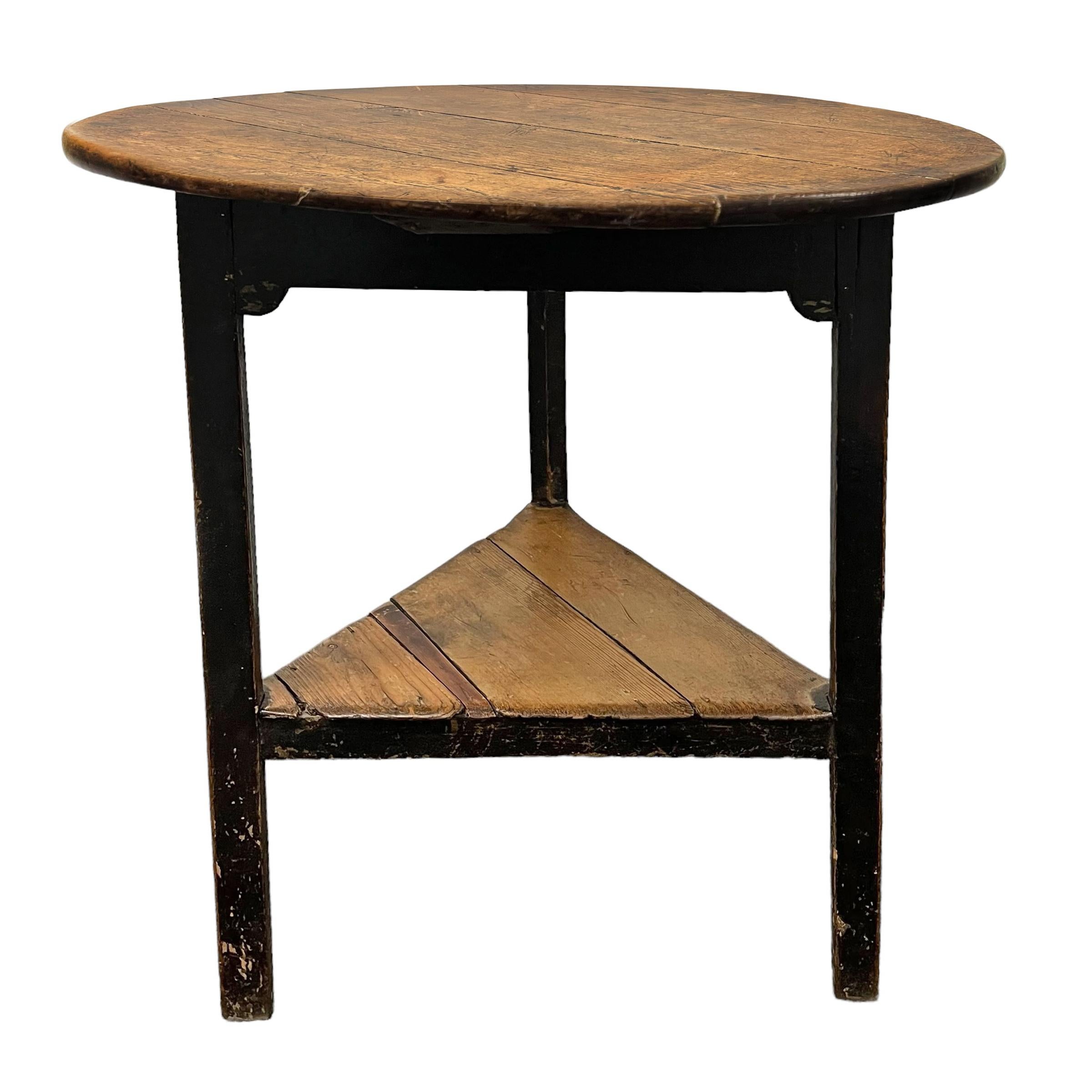 18th Century English Cricket Table In Good Condition For Sale In Chicago, IL