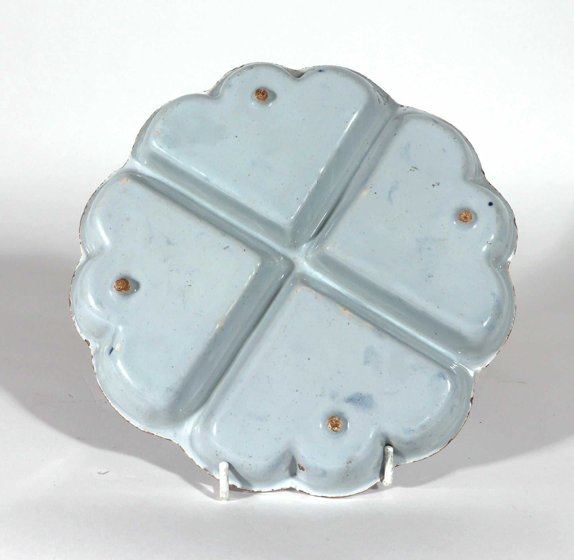 Englische Delfter Sweetmeat-Schale aus dem 18. Jahrhundert in Blau und Weiß, wahrscheinlich London (Delfter Blau) im Angebot
