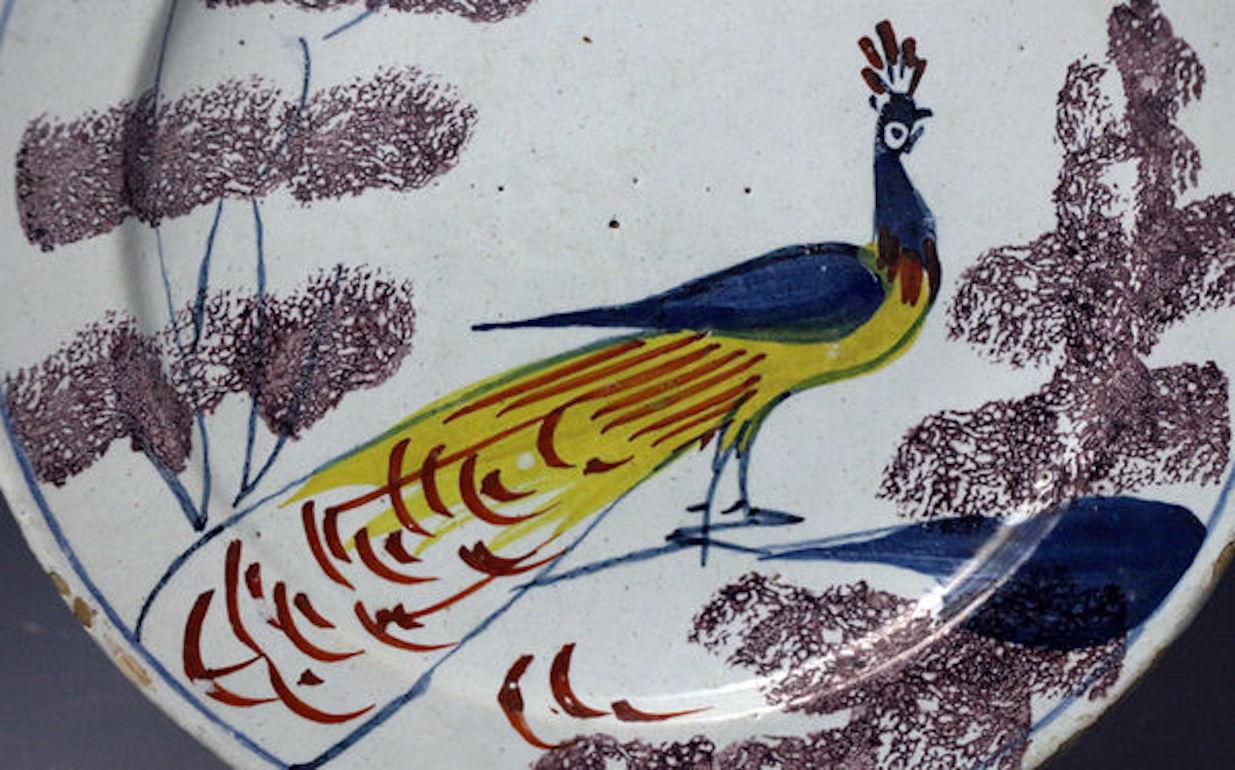 18th Century English Delftware Pottery Polychrome Decorated Plate with Peacock (Englisch) im Angebot