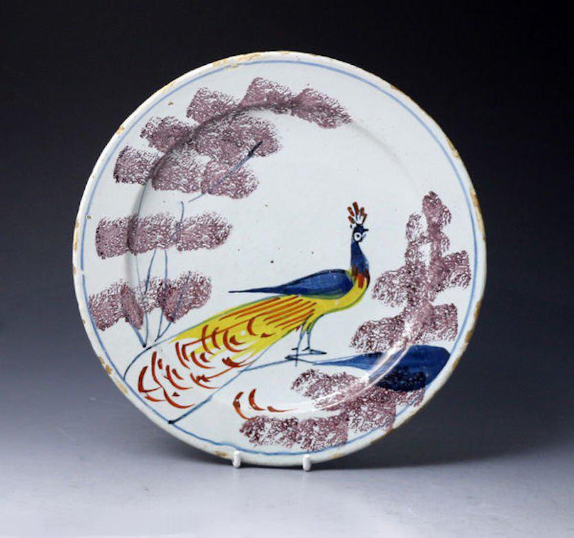 18th Century English Delftware Pottery Polychrome Decorated Plate with Peacock In Good Condition For Sale In Woodstock, OXFORDSHIRE