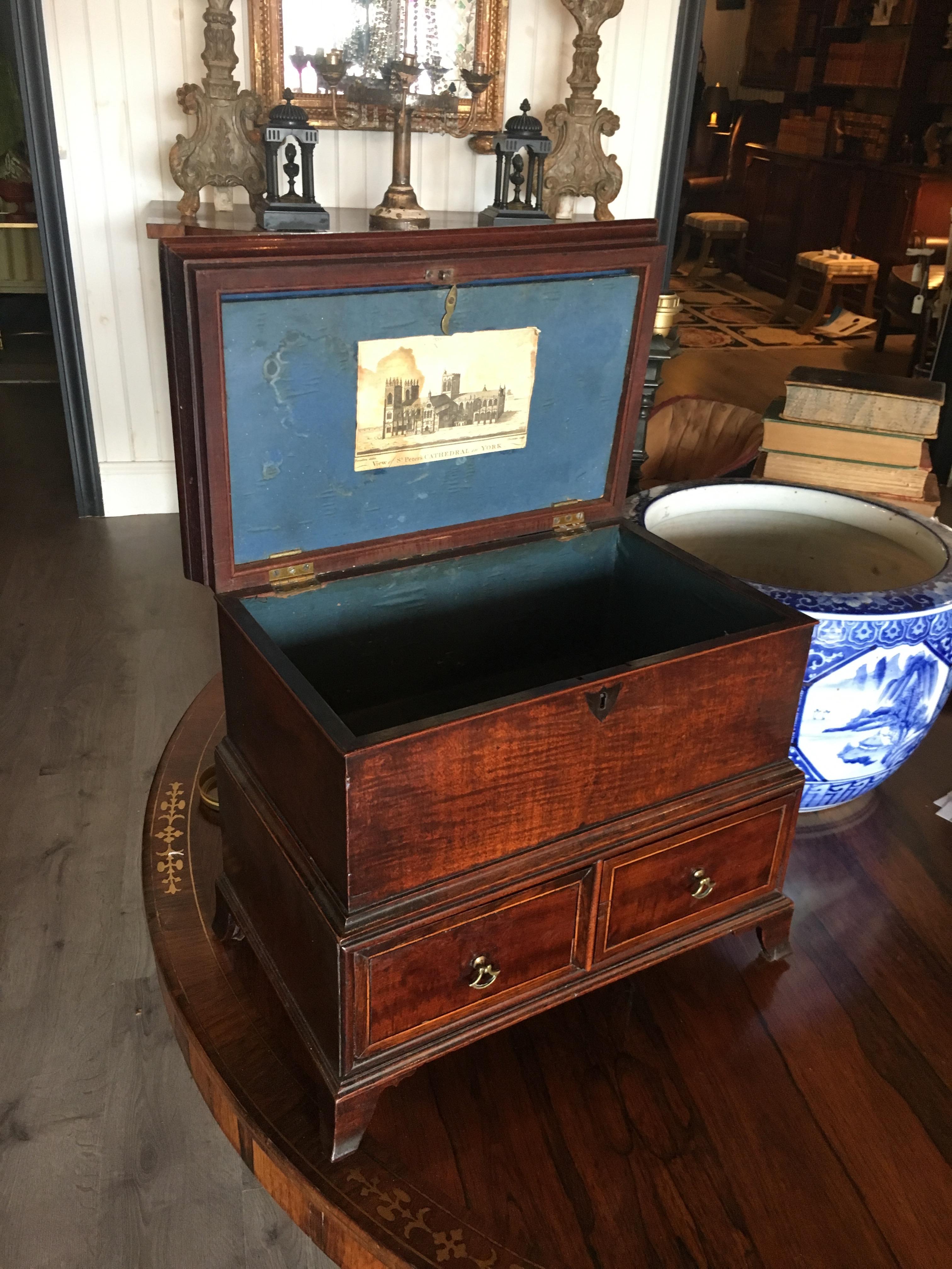 18th Century English Diminutive Mahogany Chest with Satin Wood Banding In Good Condition For Sale In Buchanan, MI