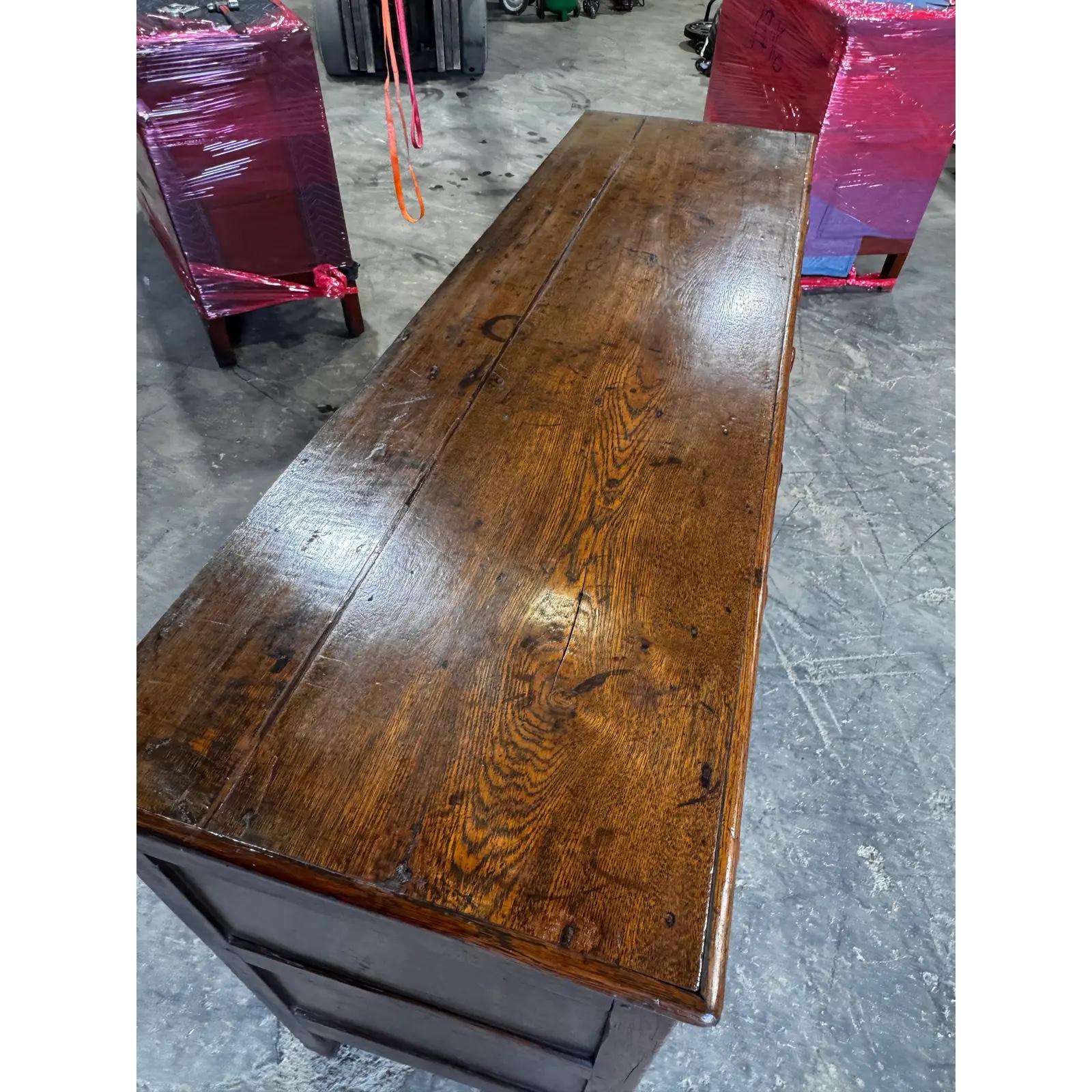 Base de cómoda inglesa del siglo XVIII en venta 4