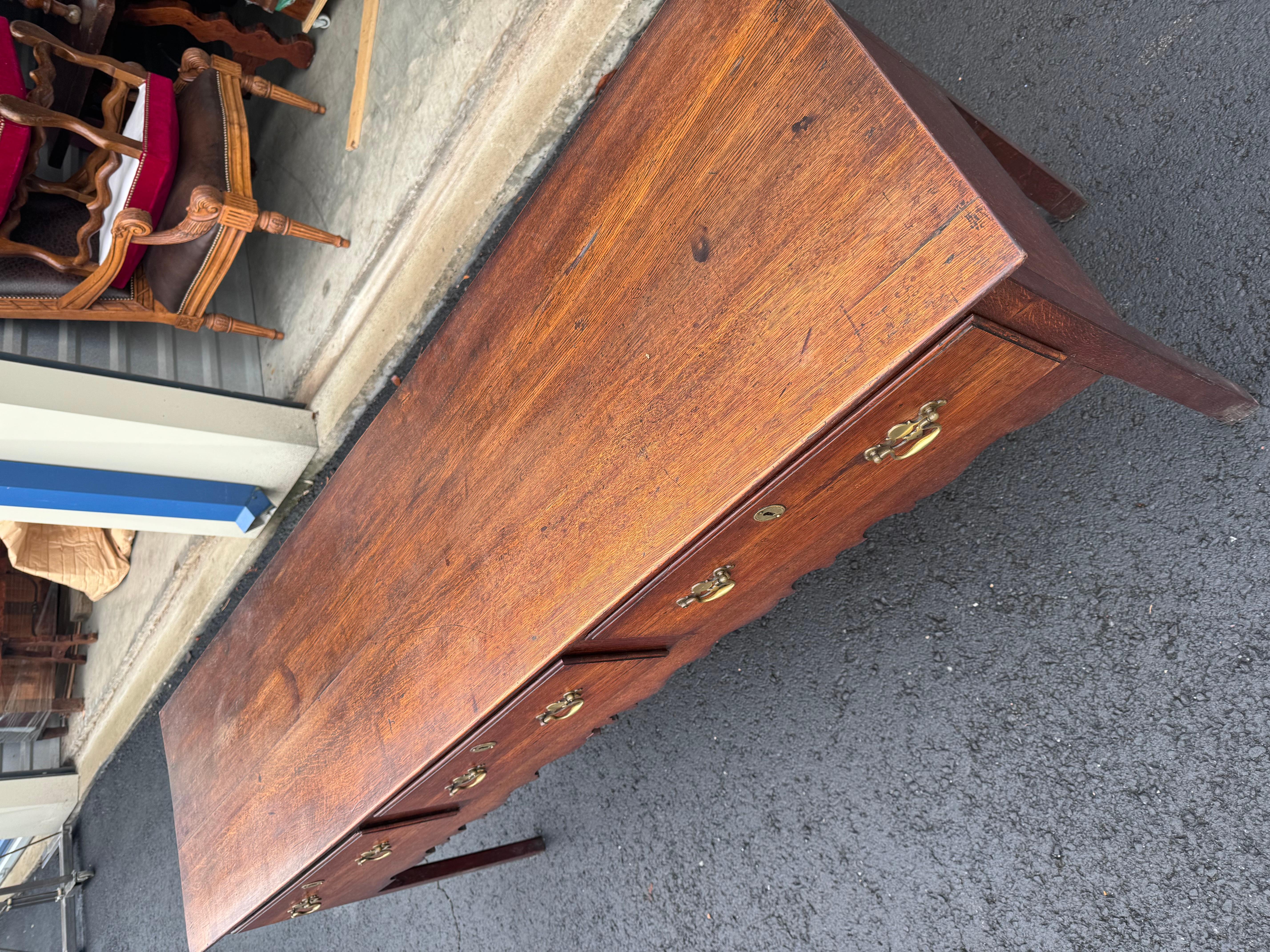 18th Century English Dresser Base For Sale 6