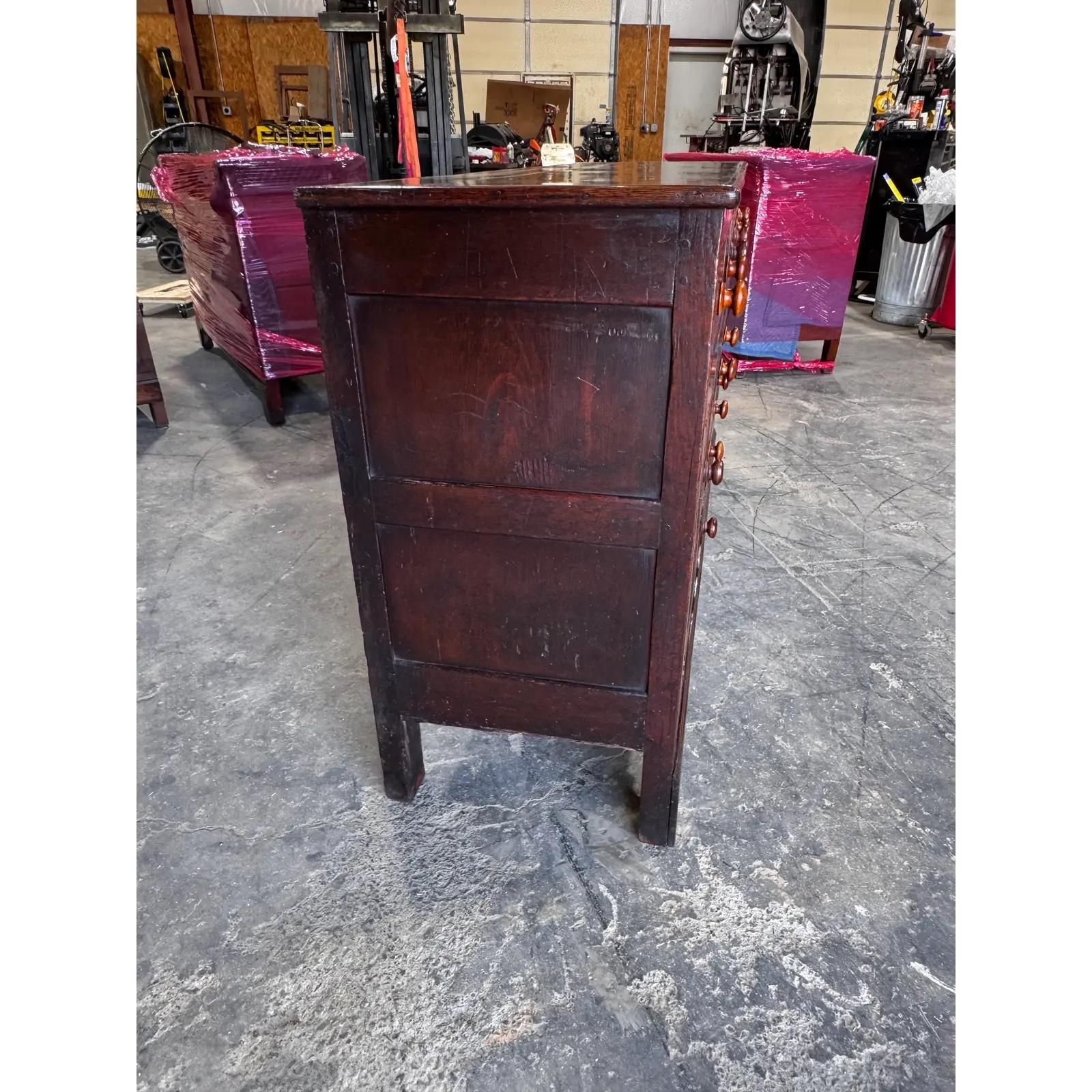 Base de cómoda inglesa del siglo XVIII en venta 5