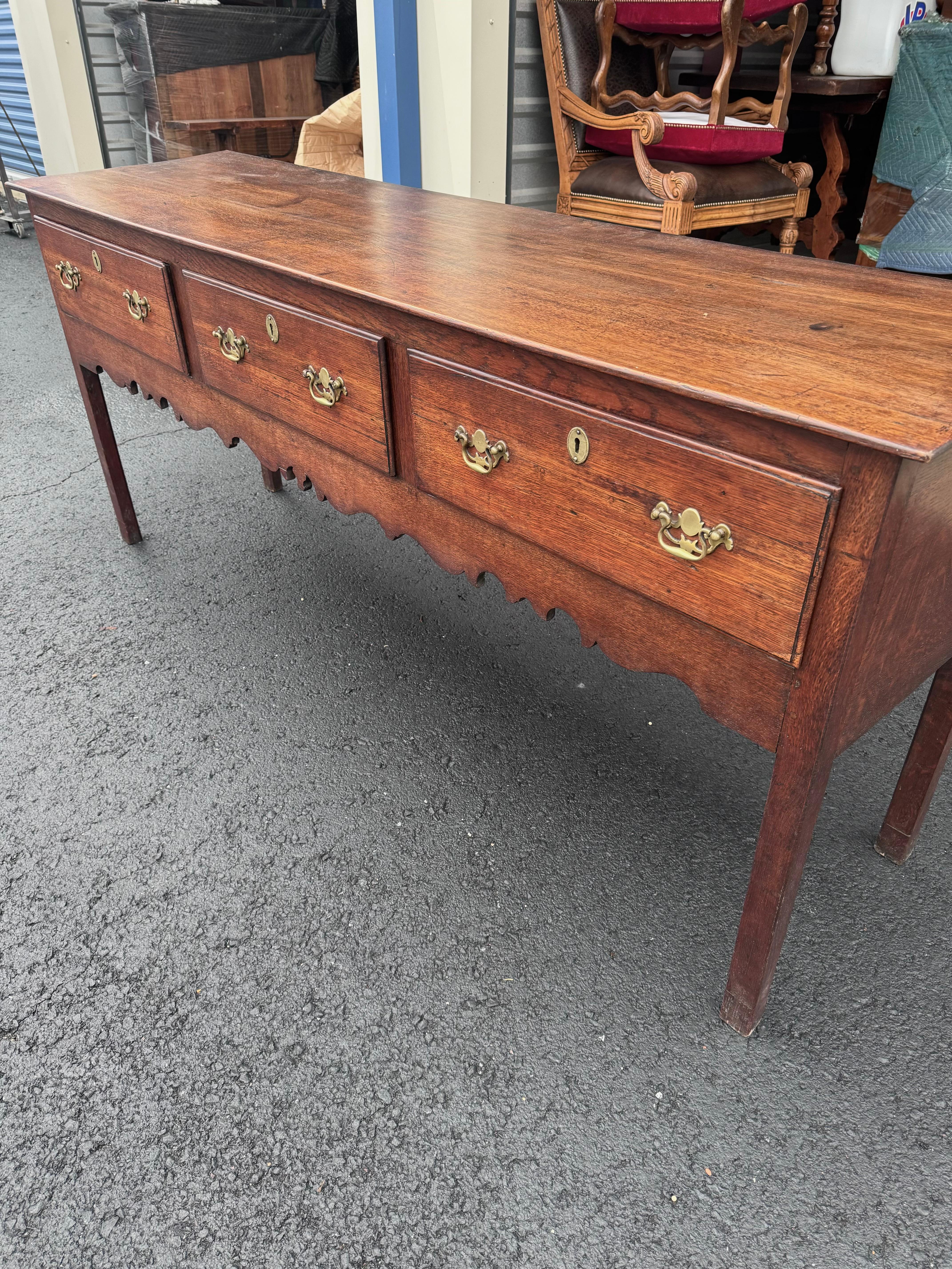 18th Century English Dresser Base For Sale 7