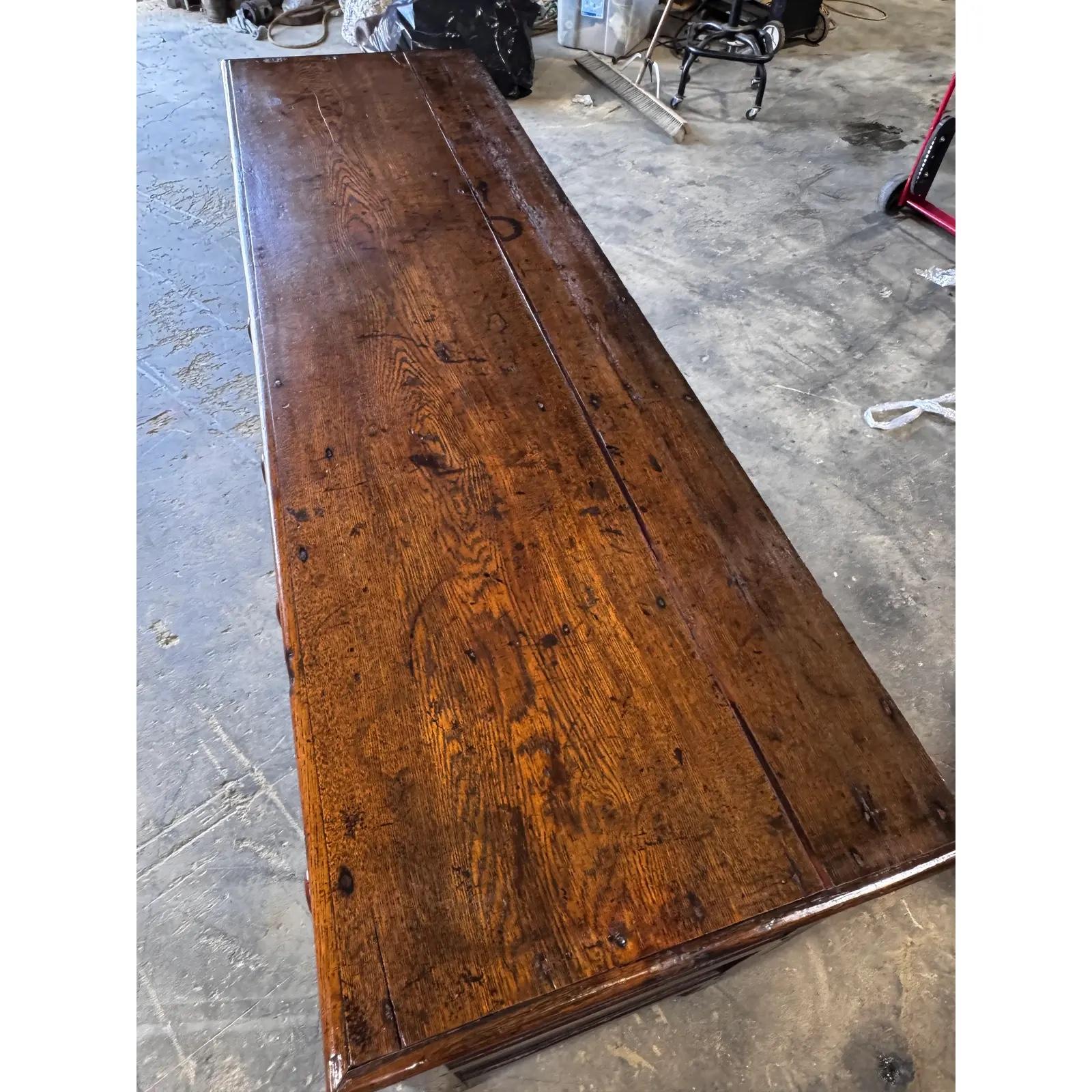 Base de cómoda inglesa del siglo XVIII en venta 6
