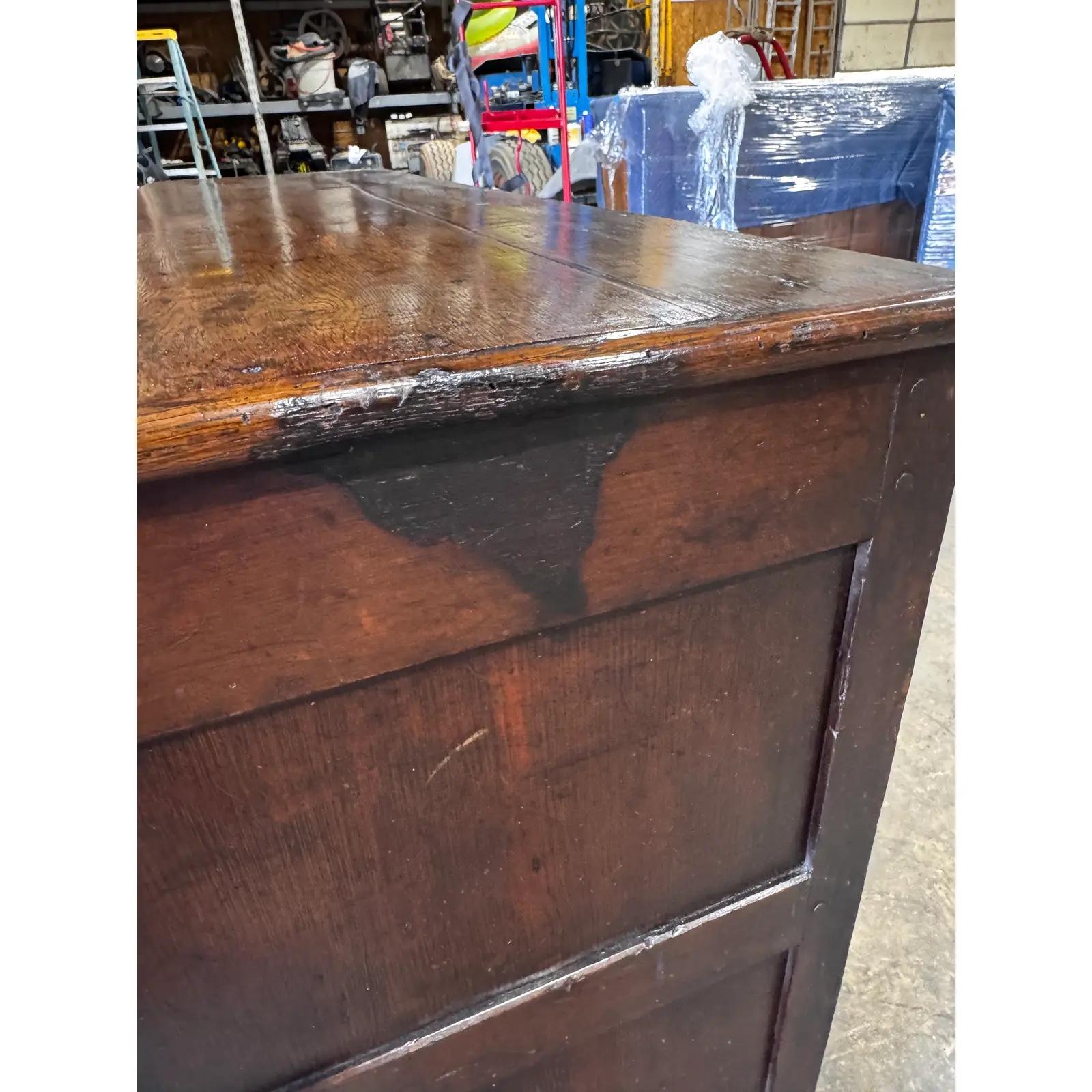 Base de cómoda inglesa del siglo XVIII en venta 8