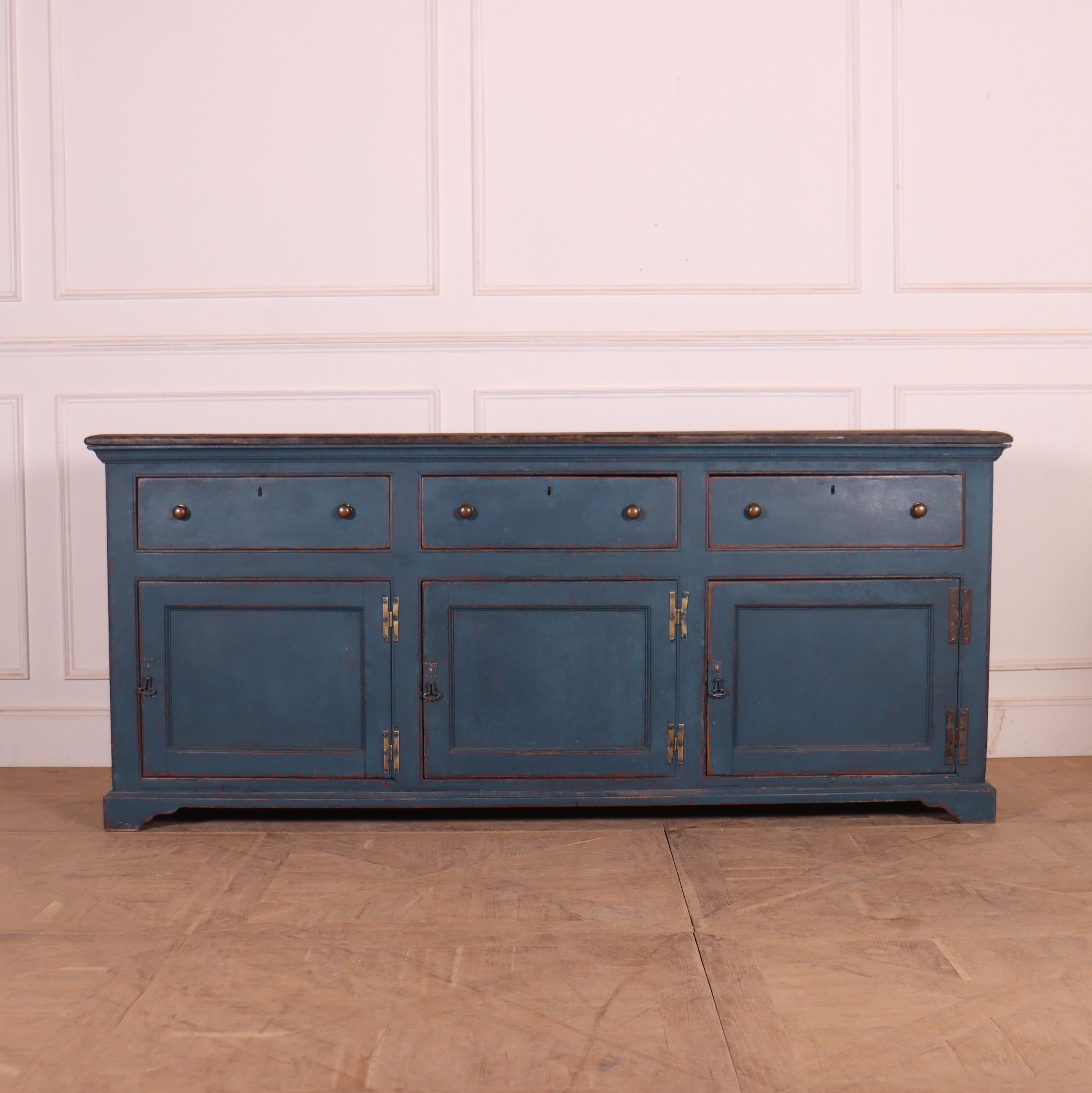 18th century English painted oak dresser base. 1780.

Dimensions
83 inches (211 cms) Wide
20 inches (51 cms) Deep
36.5 inches (93 cms) High.