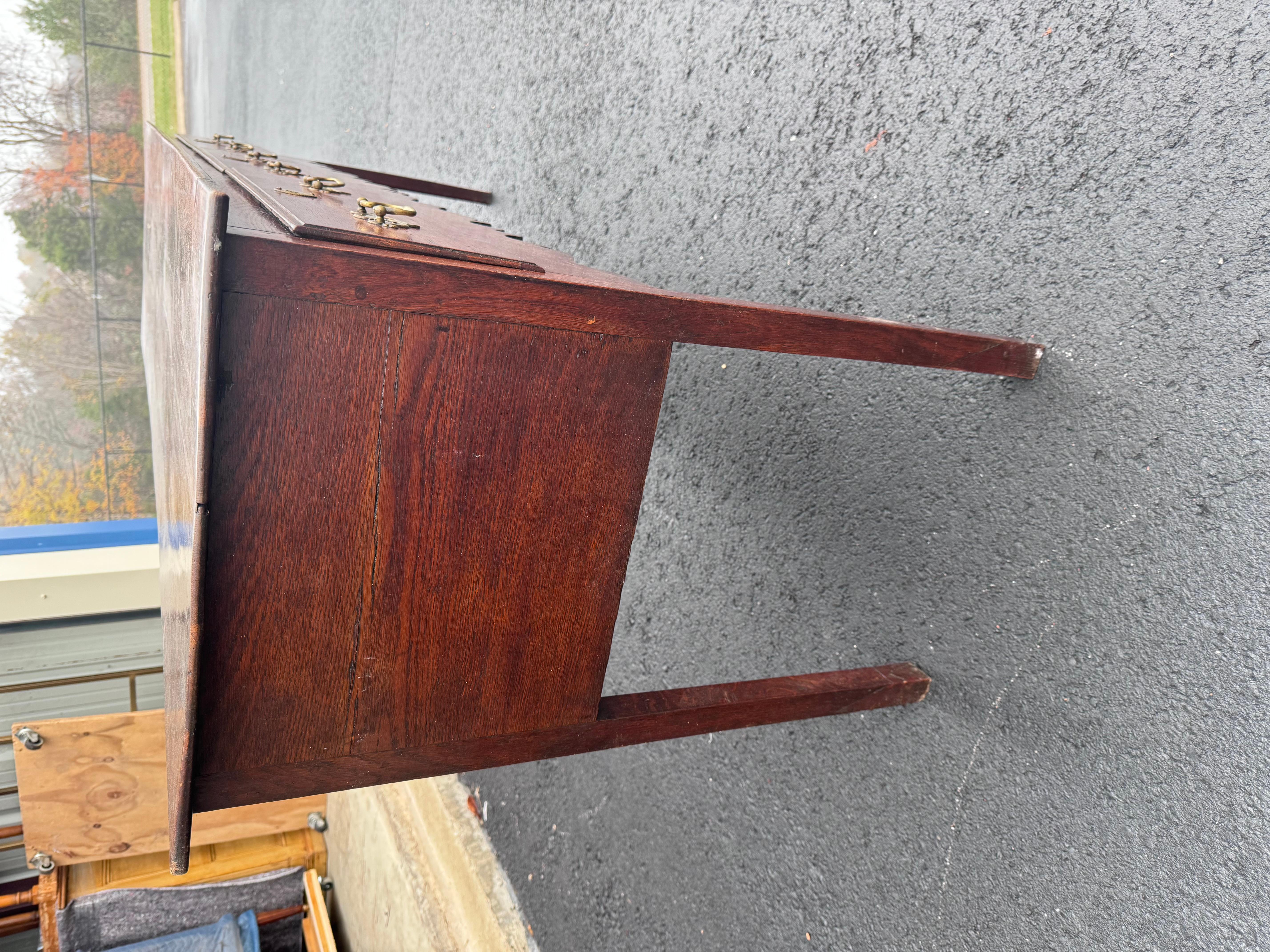 18th Century English Dresser Base In Good Condition For Sale In Nashville, TN