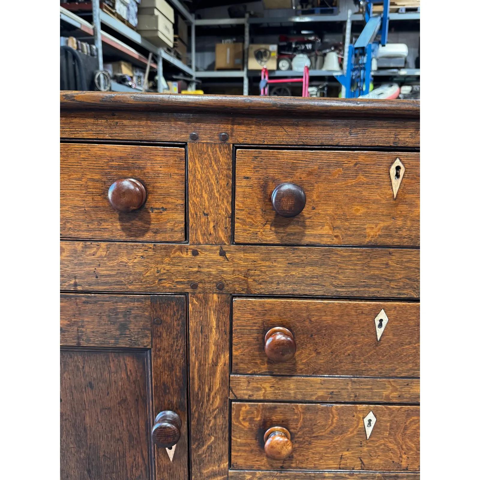 Base de cómoda inglesa del siglo XVIII en Bueno estado para la venta en Nashville, TN