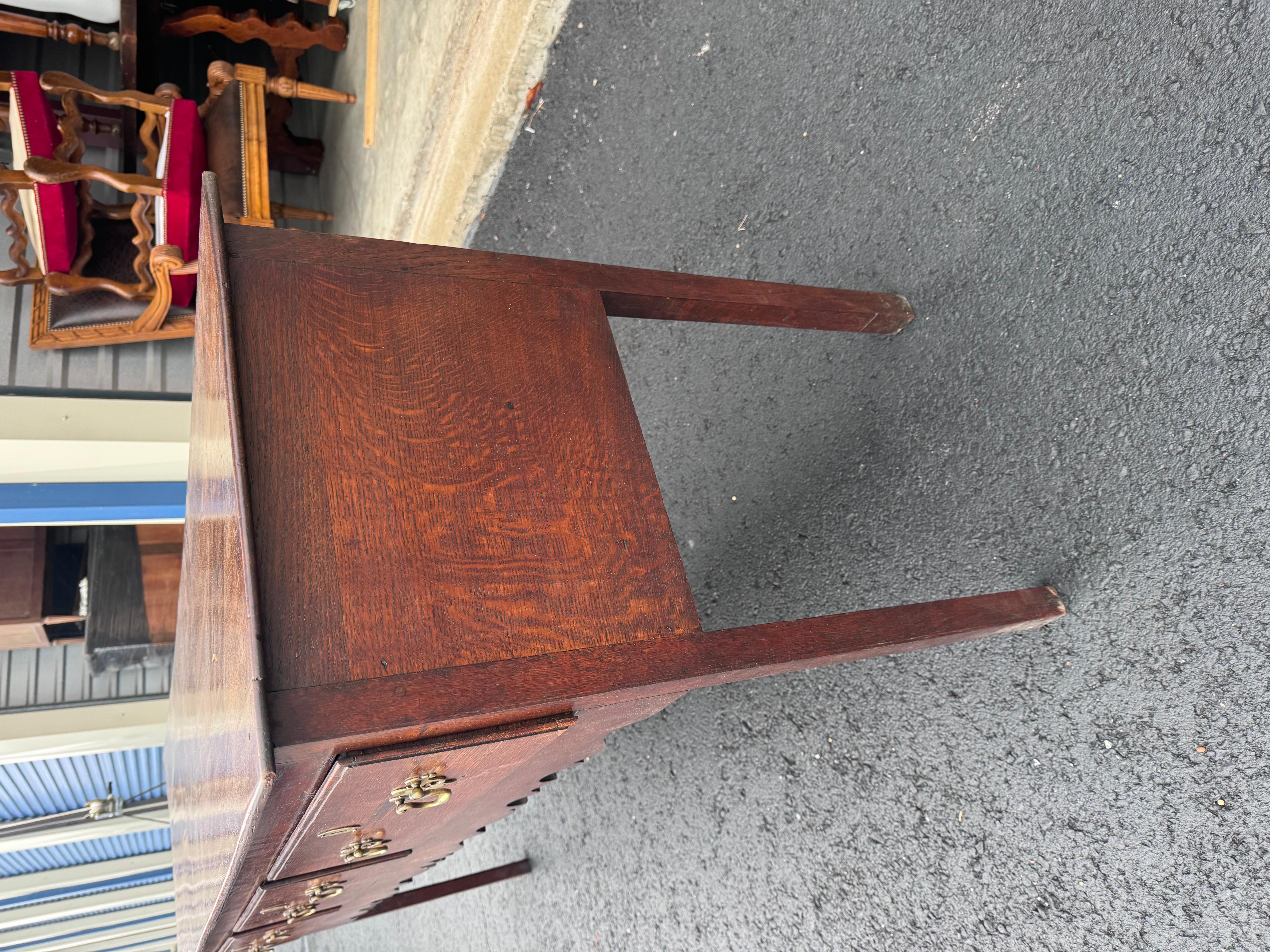 18th Century English Dresser Base For Sale 3