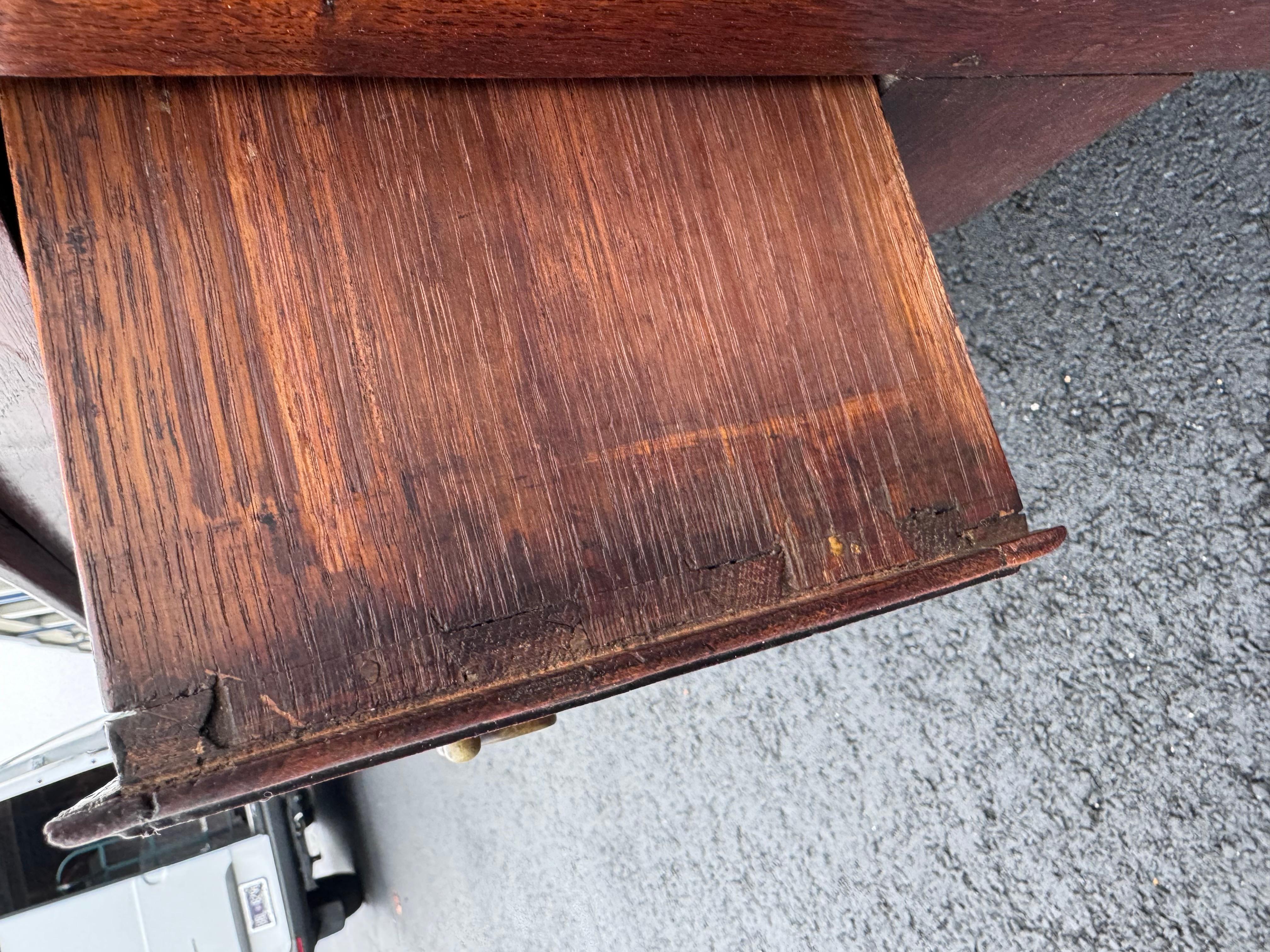 18th Century English Dresser Base For Sale 4