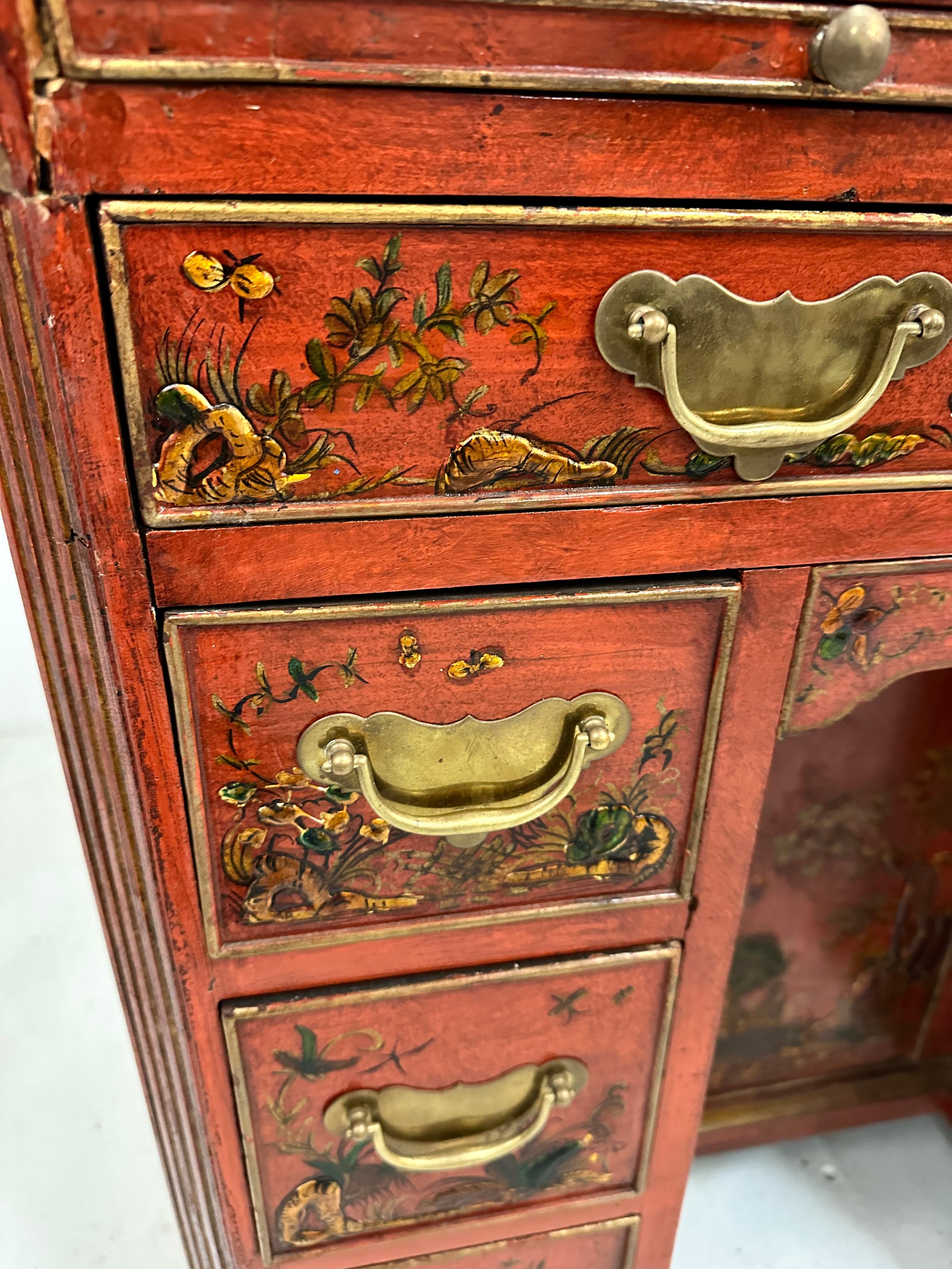 18th Century English Dresser with 19th Century Chinoiserie Decoration  For Sale 5