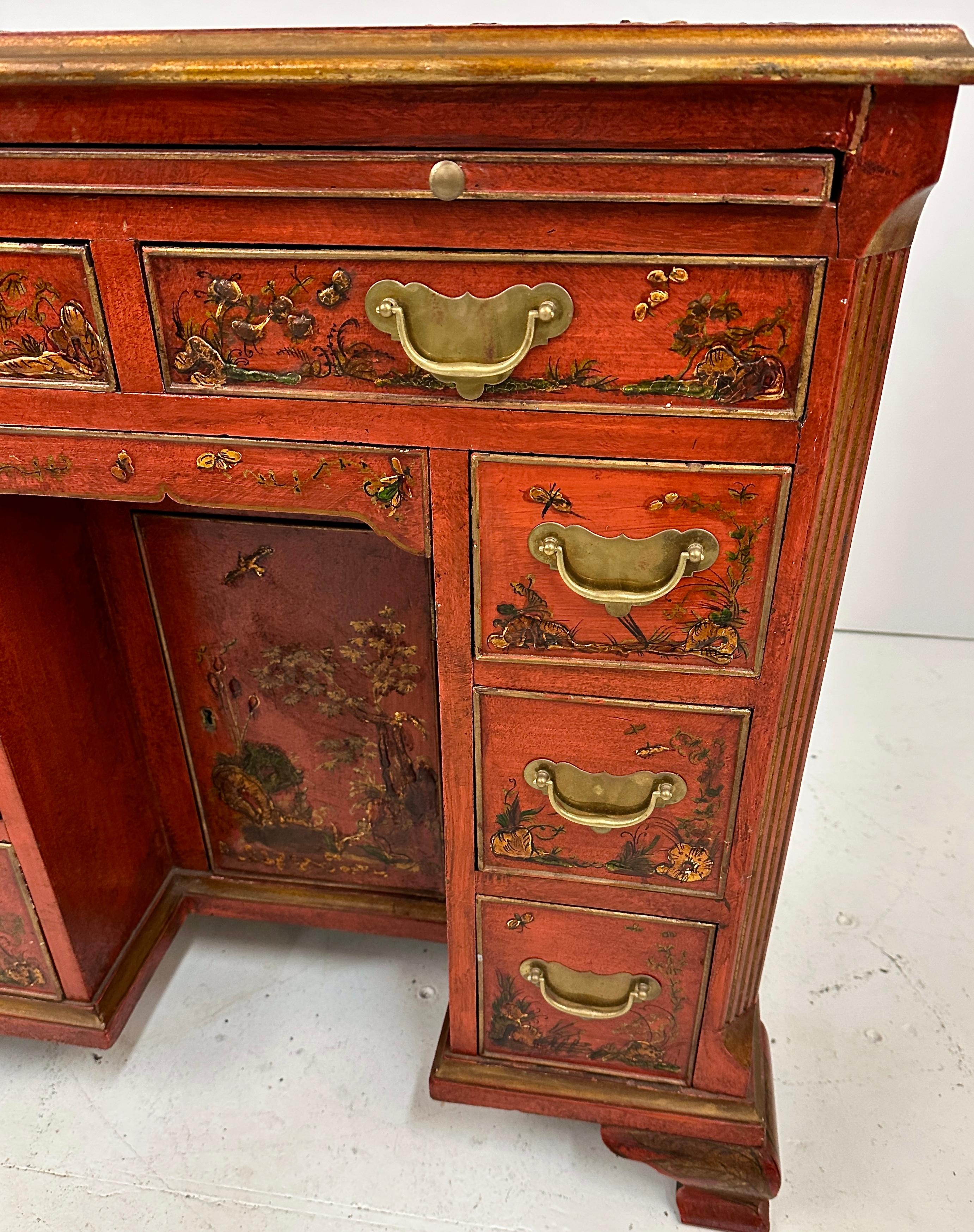 18th Century English Dresser with 19th Century Chinoiserie Decoration  For Sale 6