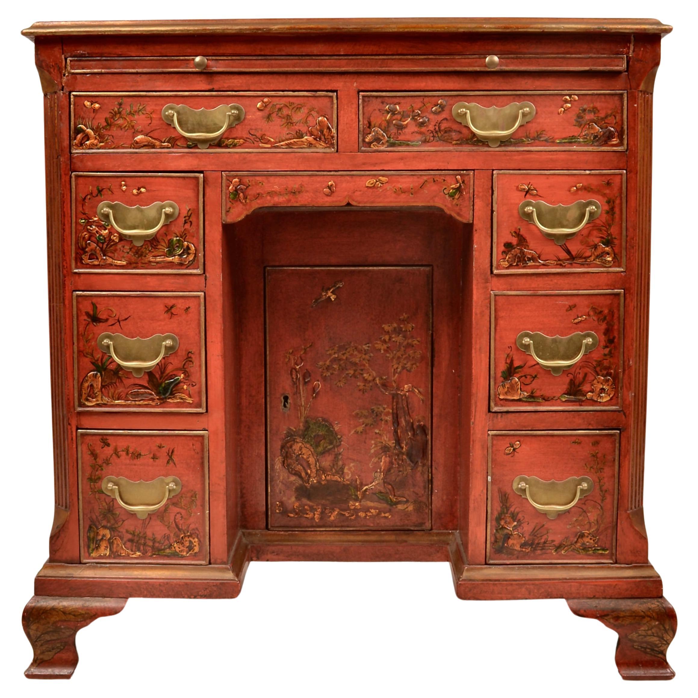 Commode anglaise du 18ème siècle avec décoration de chinoiserie du 19ème siècle 