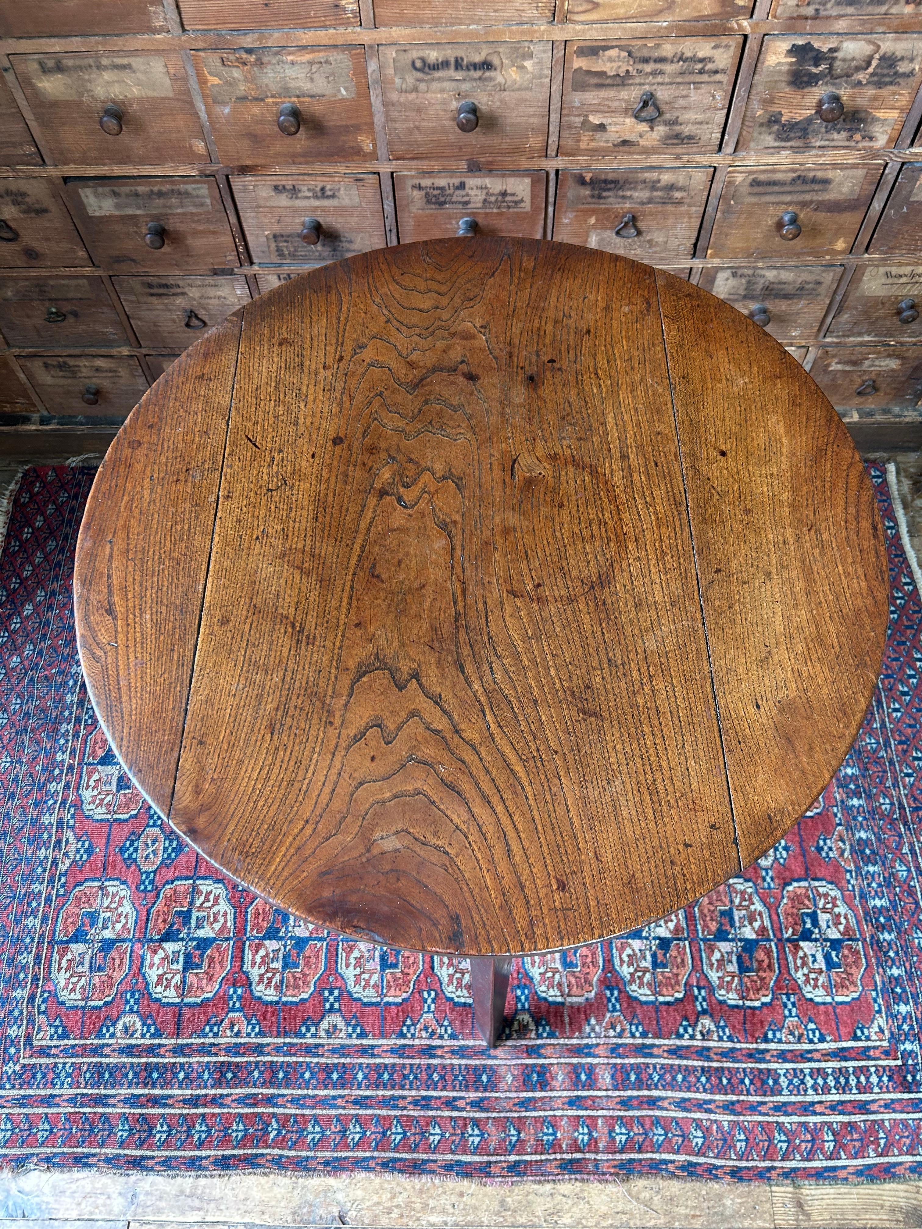 Country 18th Century English Elm and Fruitwood Cricket Table 