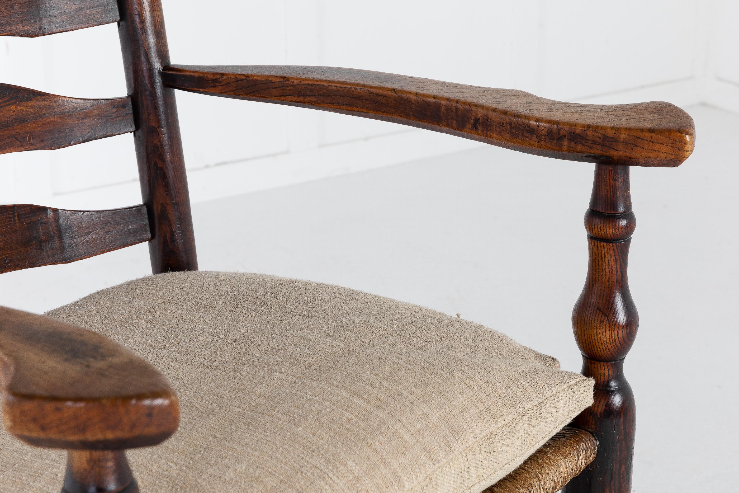 18th Century English Elm Ladder-Back Carver Chair For Sale 1