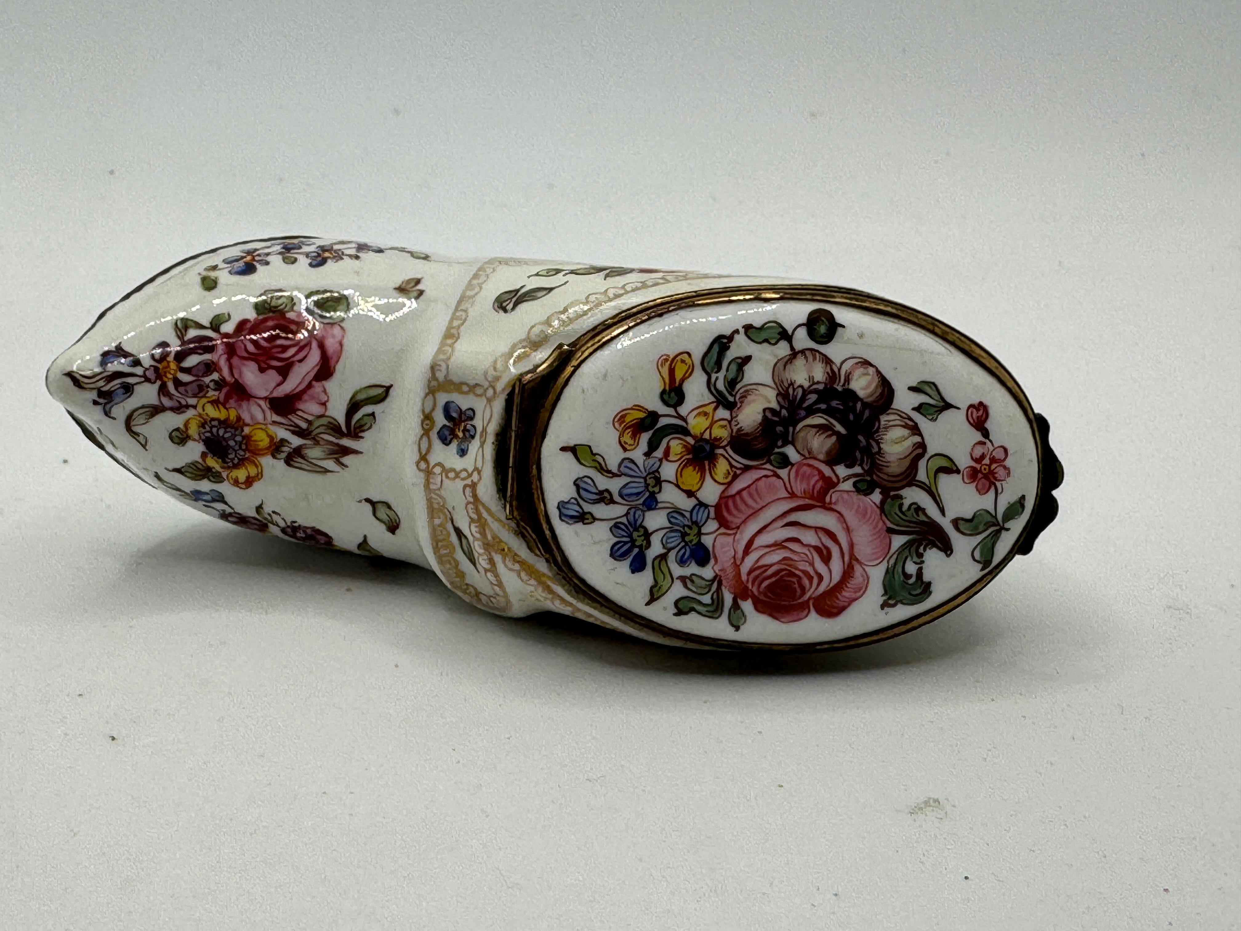 18th Century English Enamel Shoe Shape Bonbonniere 4