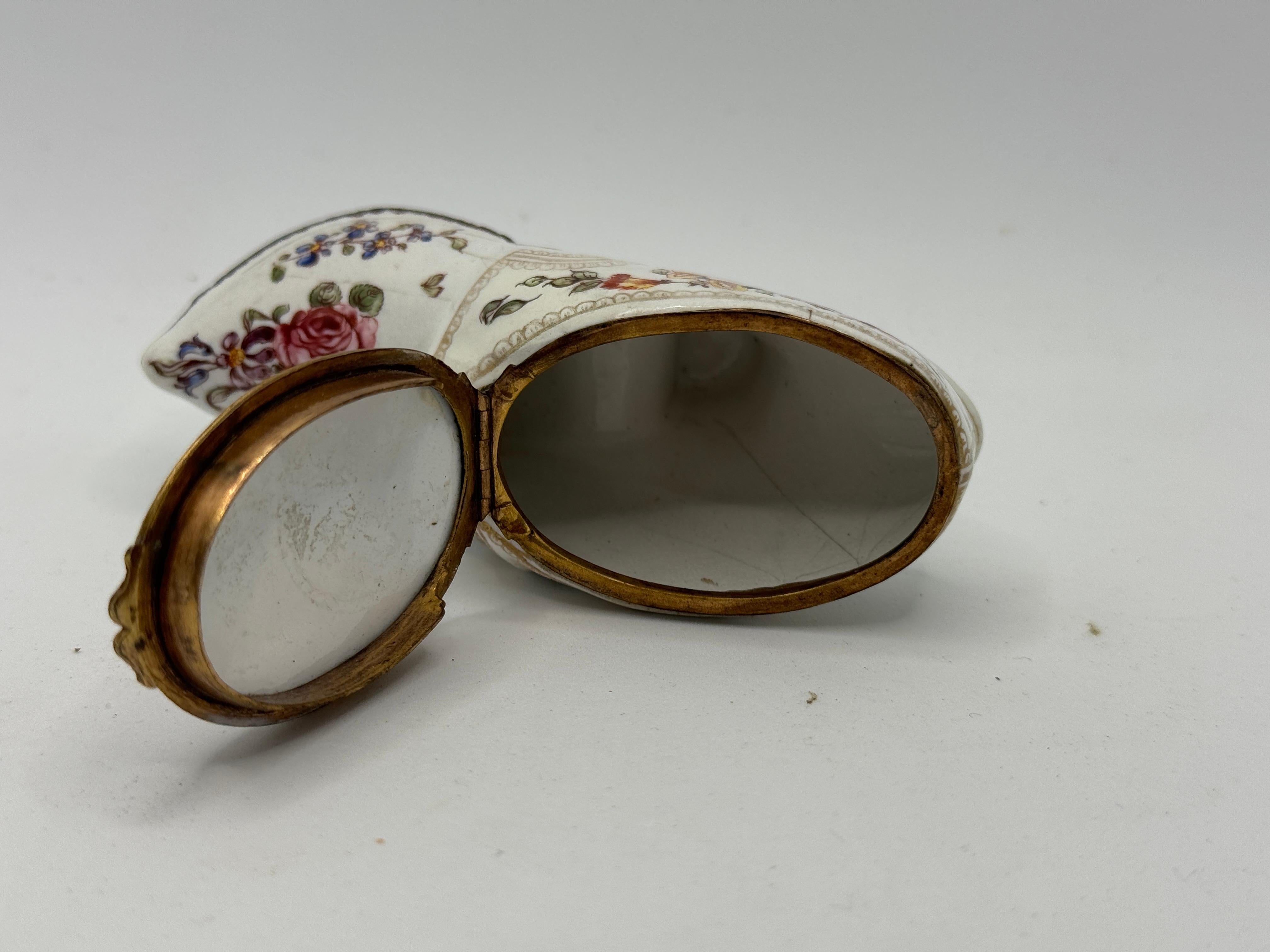 18th Century English Enamel Shoe Shape Bonbonniere 5