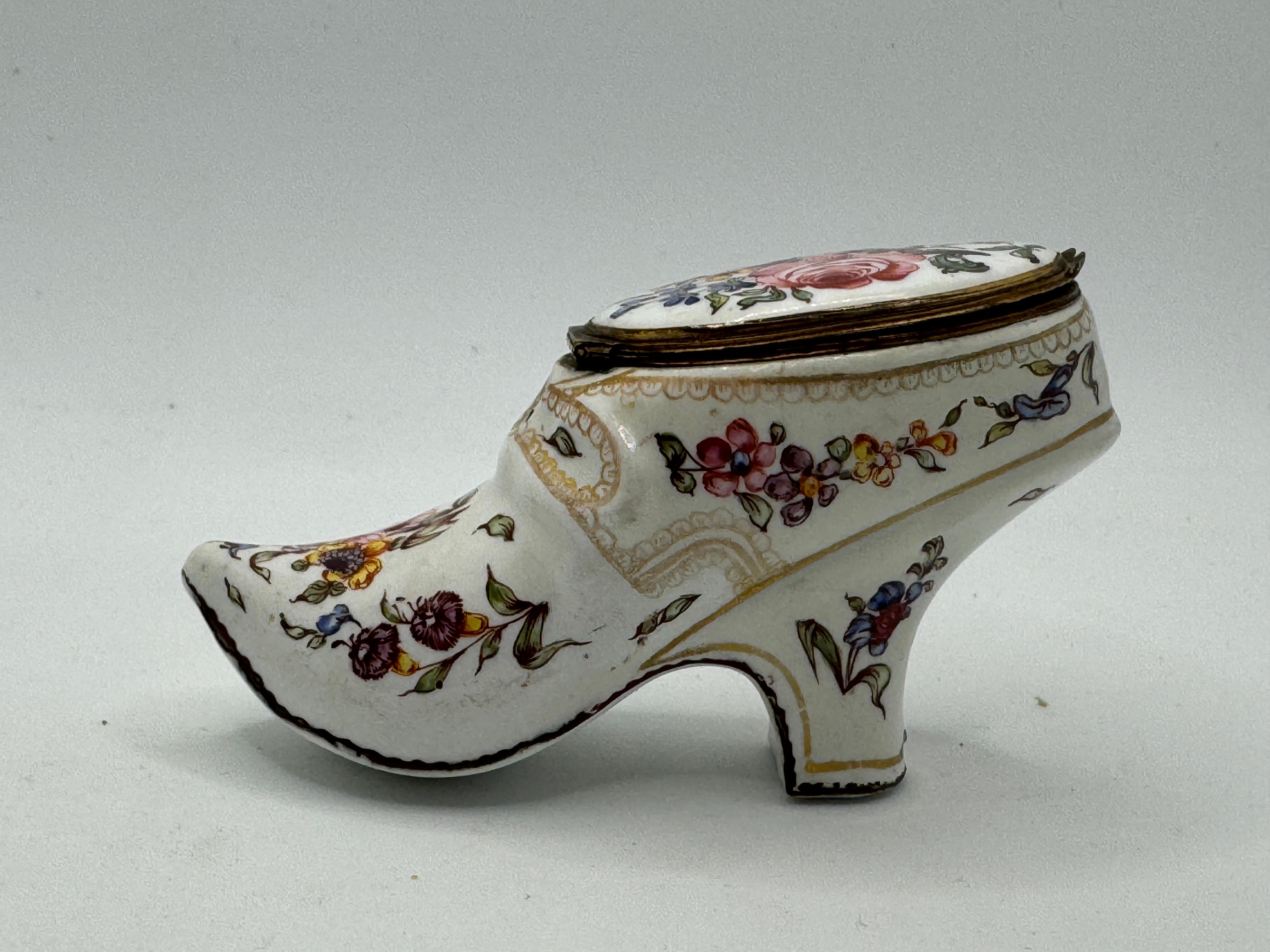 18th Century English Enamel Shoe Shape Bonbonniere In Good Condition In Basildon, GB