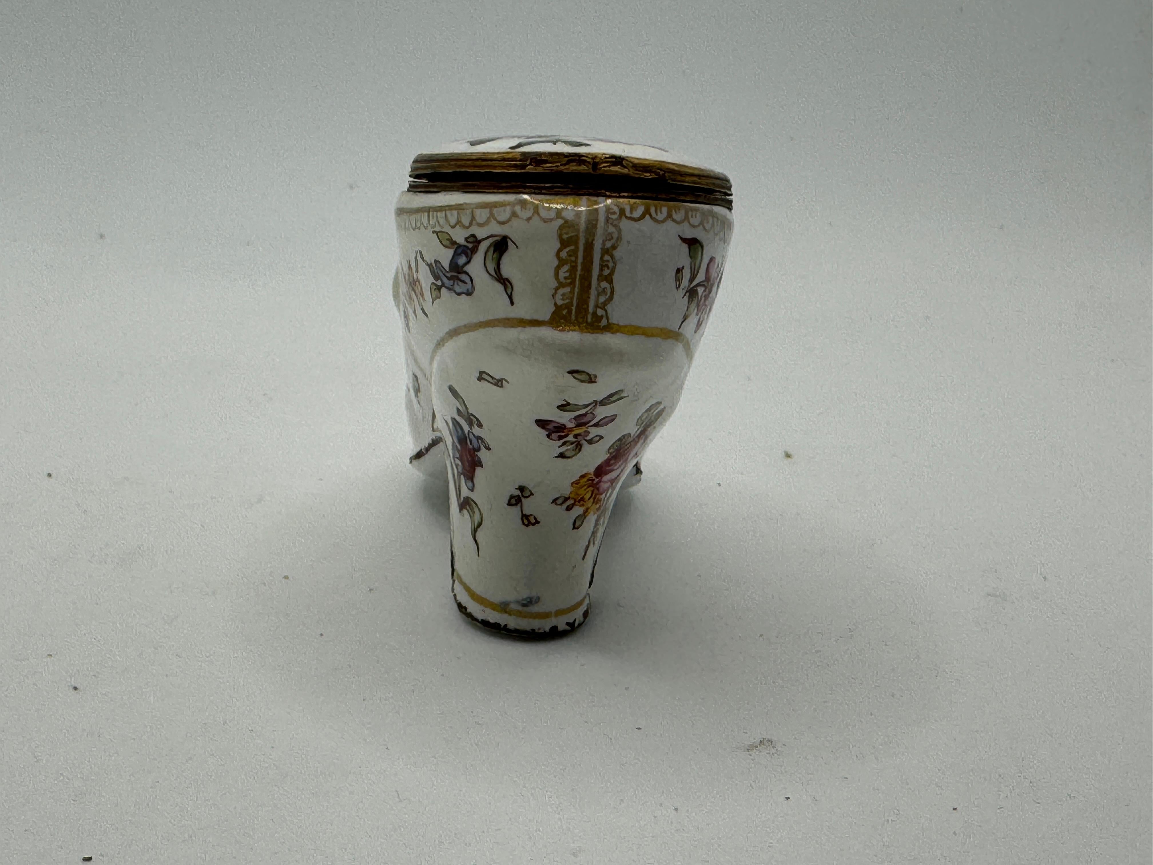 18th Century English Enamel Shoe Shape Bonbonniere 1