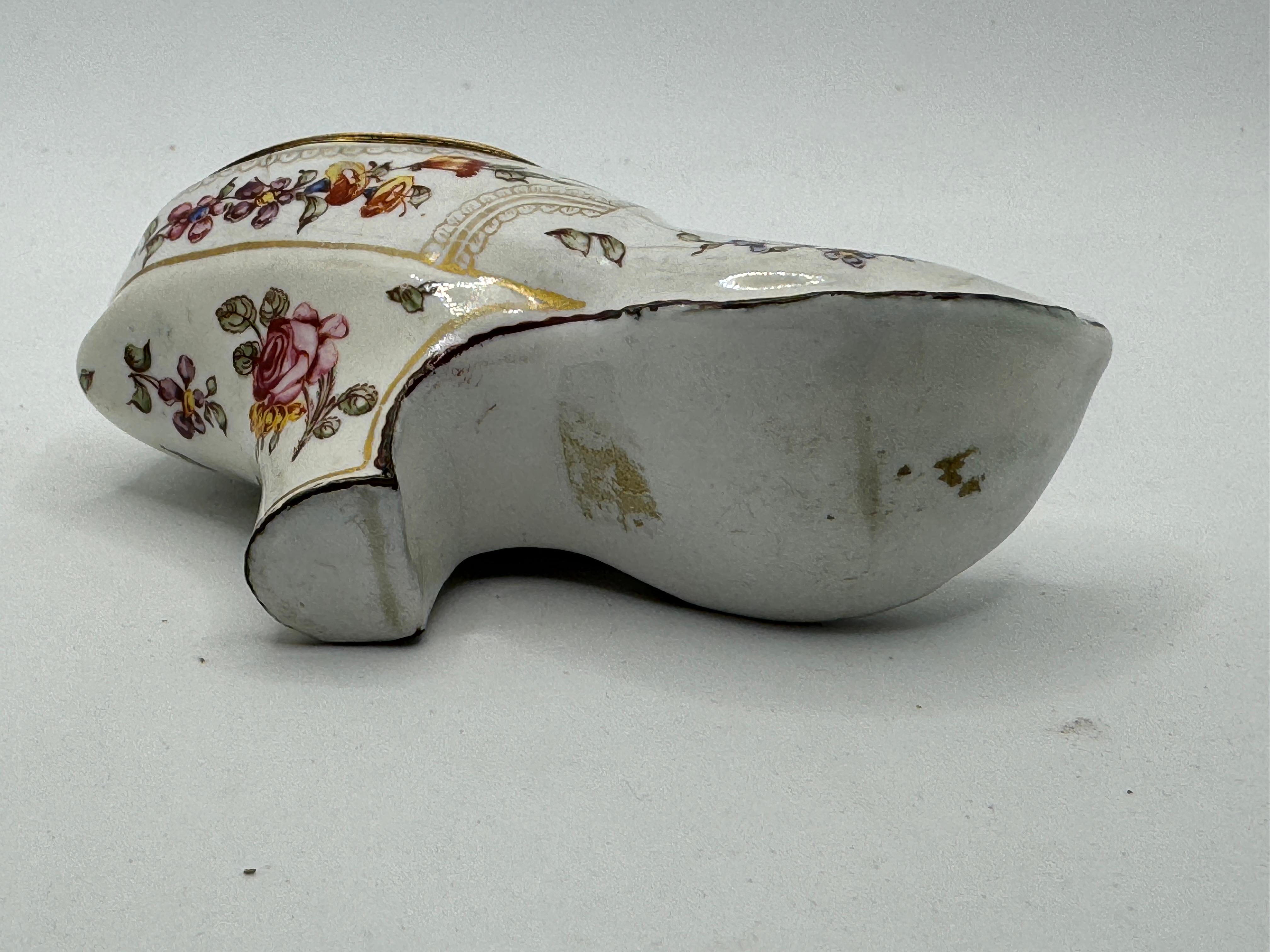 18th Century English Enamel Shoe Shape Bonbonniere 3