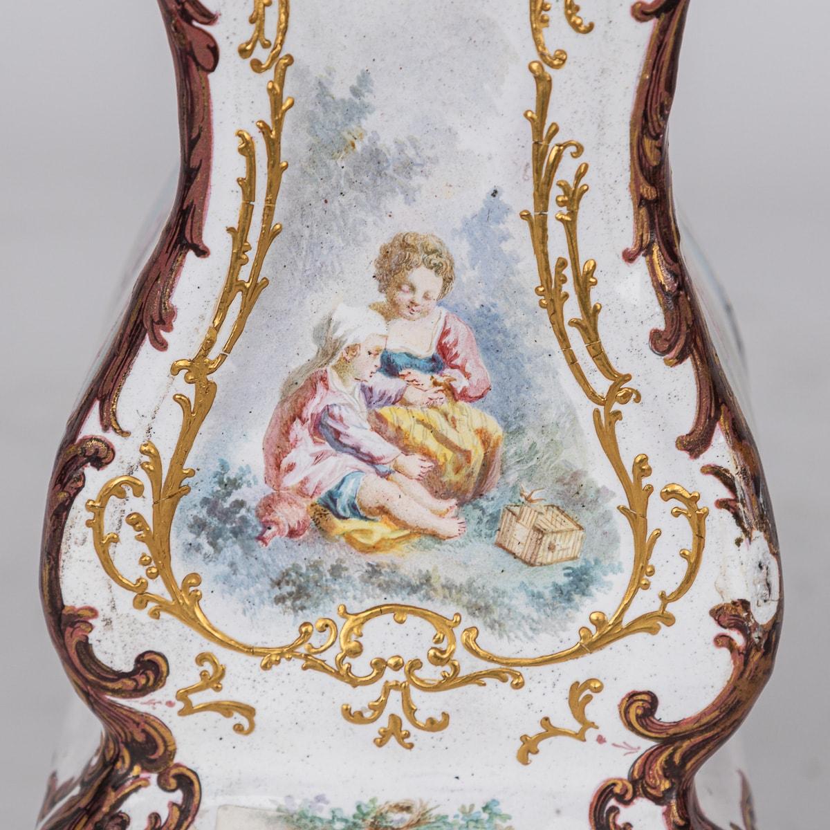 Horloge de table anglaise en émail du 18e siècle avec scènes florales et romantiques vers 1770 en vente 5