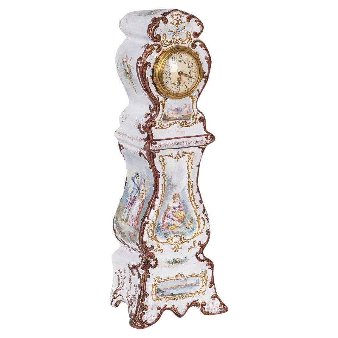 Horloge de table anglaise en émail du 18e siècle avec scènes florales et romantiques vers 1770 en vente