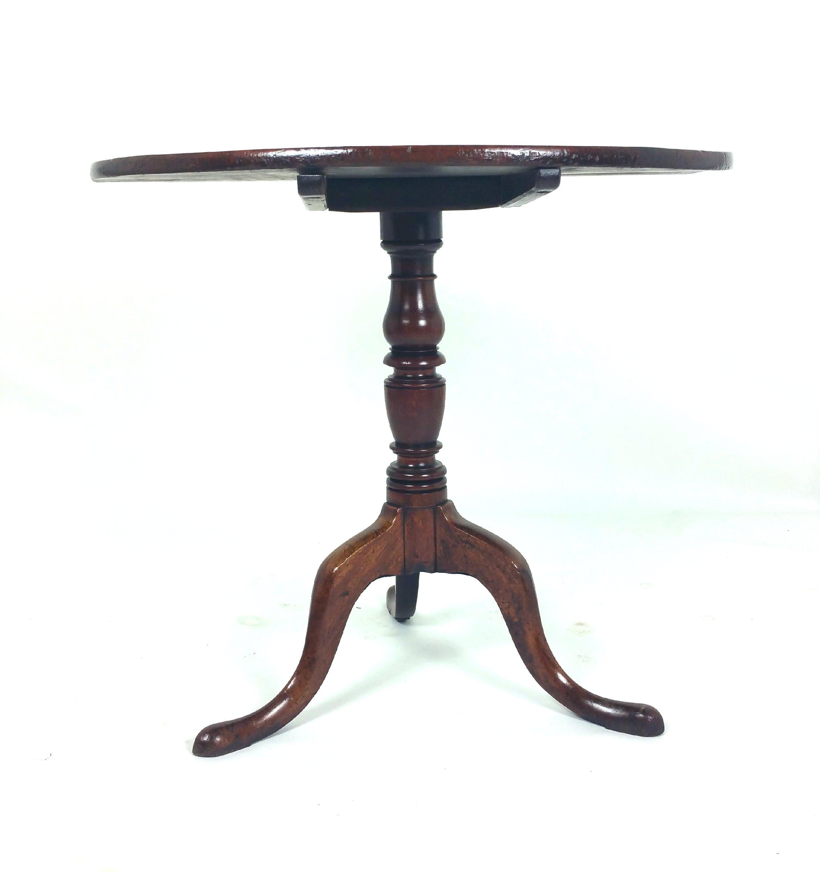 18th Century English Fruit Wood Tilt Top Table In Good Condition For Sale In London, west Sussex