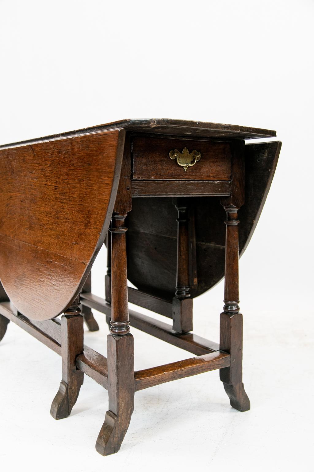 18th Century English Gateleg Table For Sale 6