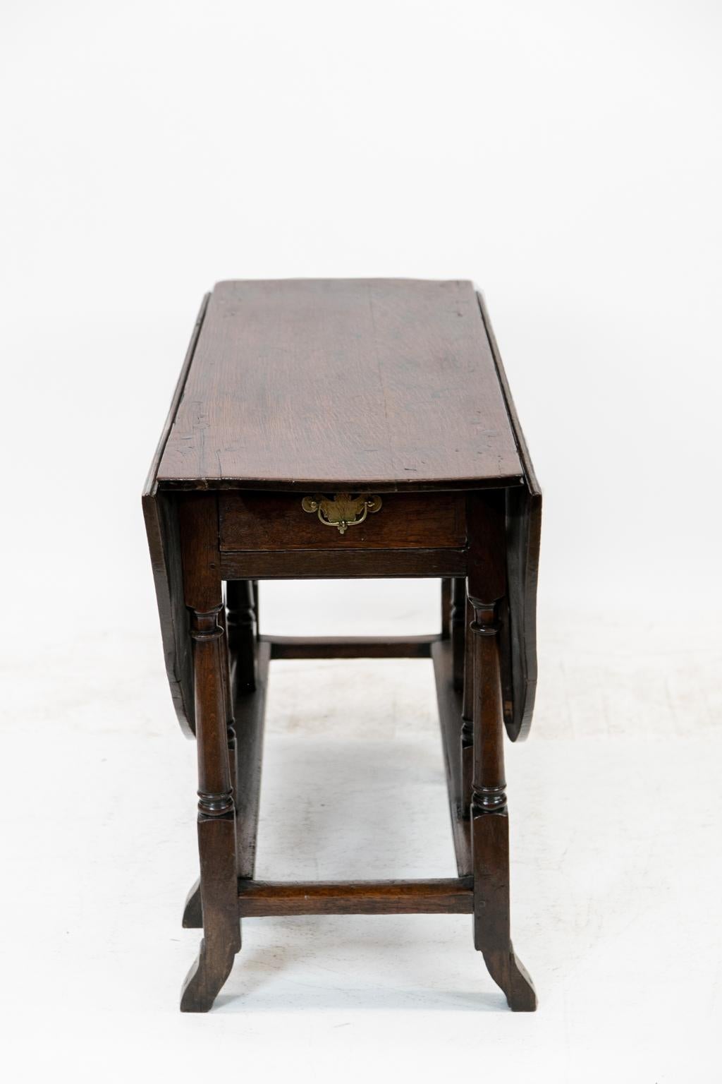 18th Century English Gateleg Table For Sale 3