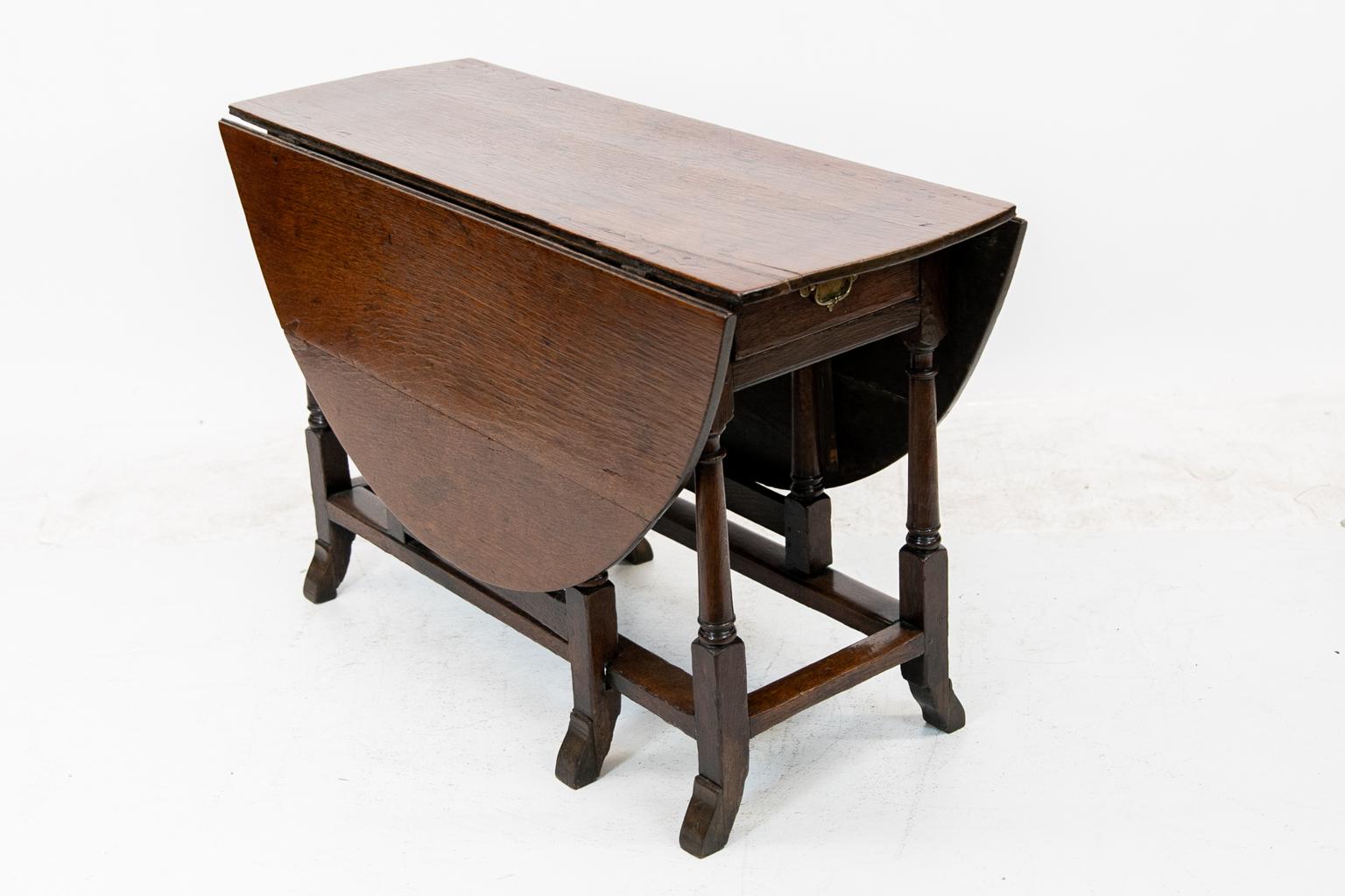 18th Century English Gateleg Table For Sale 4