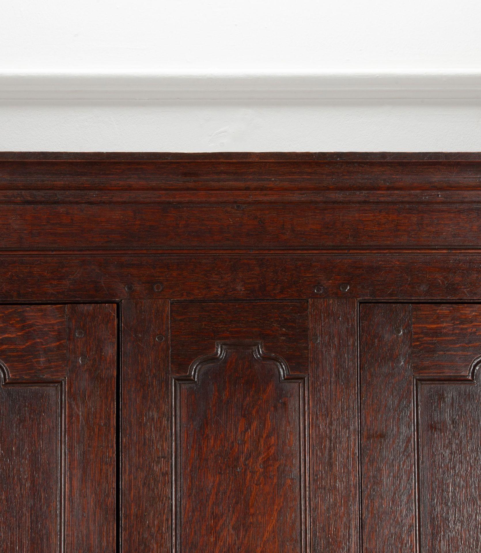 Armoire à provisions en chêne George I du 18e siècle en vente 3