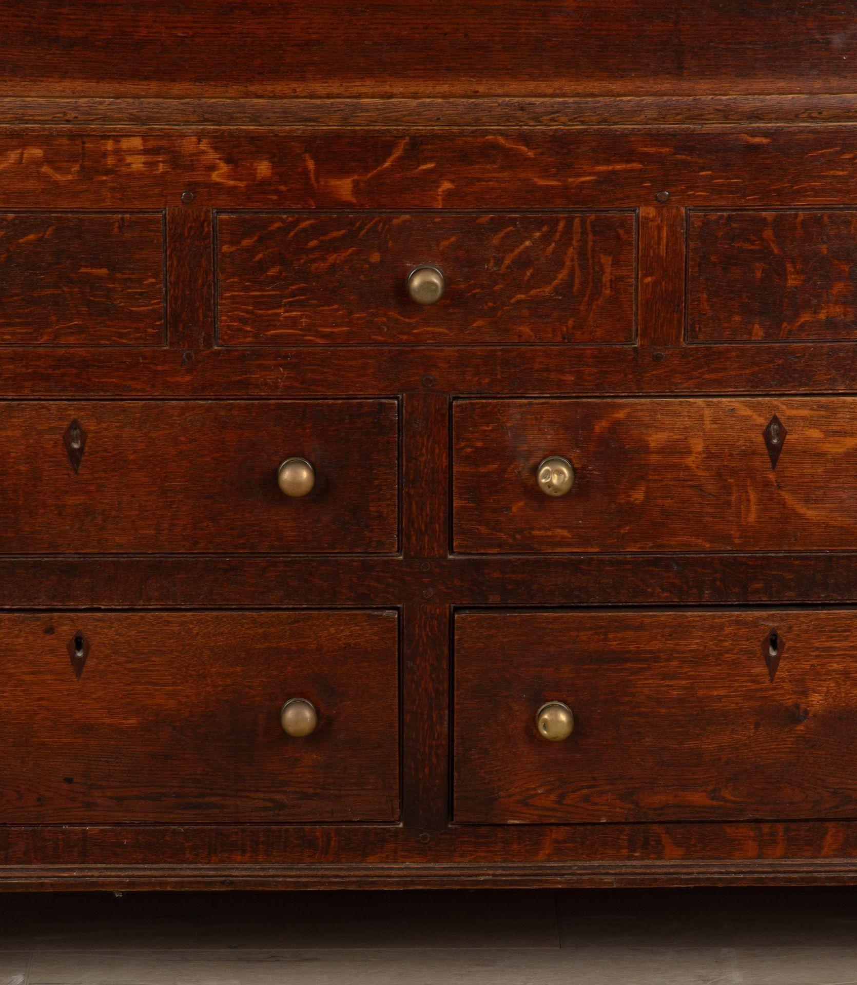Armoire à provisions en chêne George I du 18e siècle en vente 4