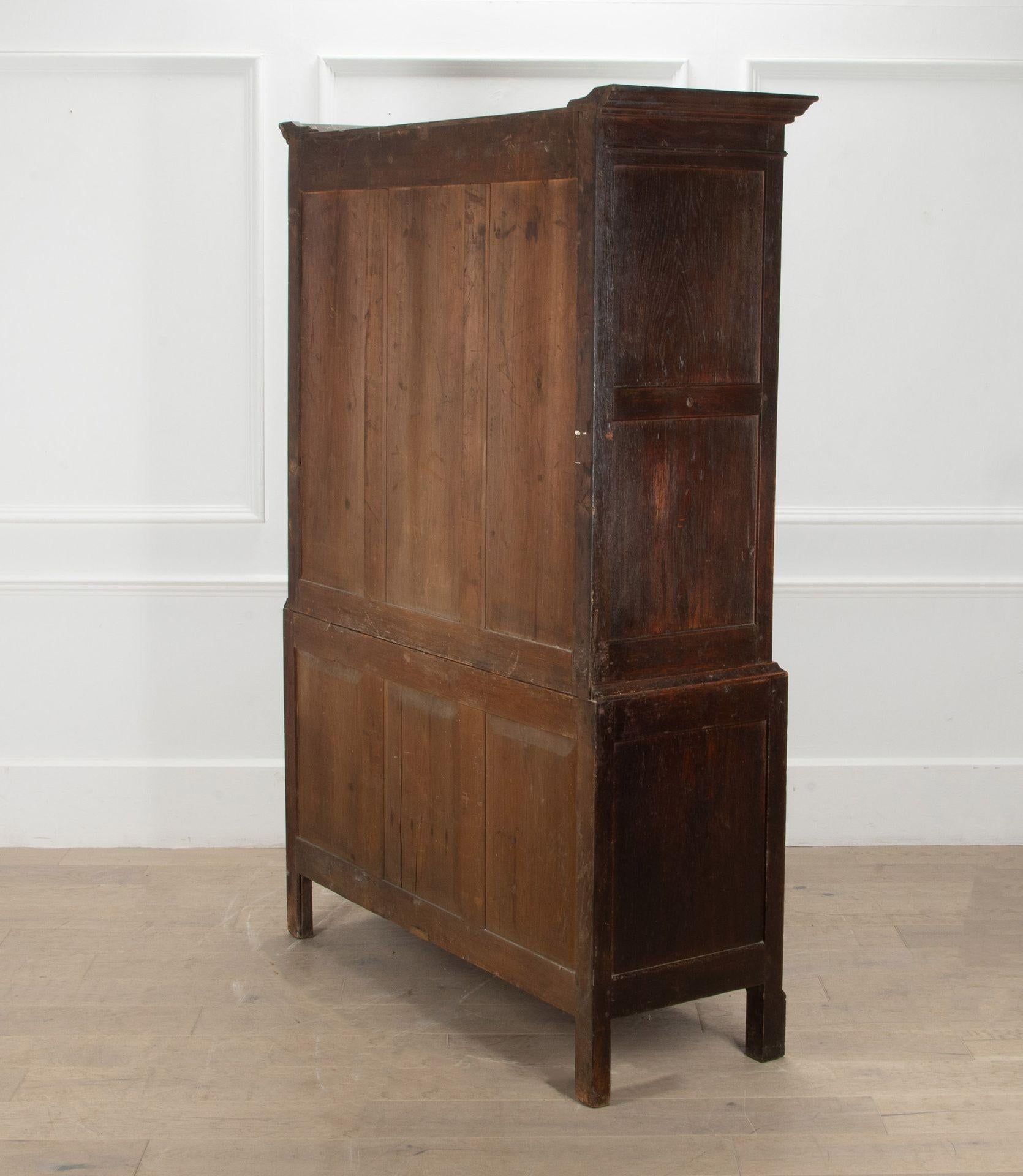 Anglais Armoire à provisions en chêne George I du 18e siècle en vente